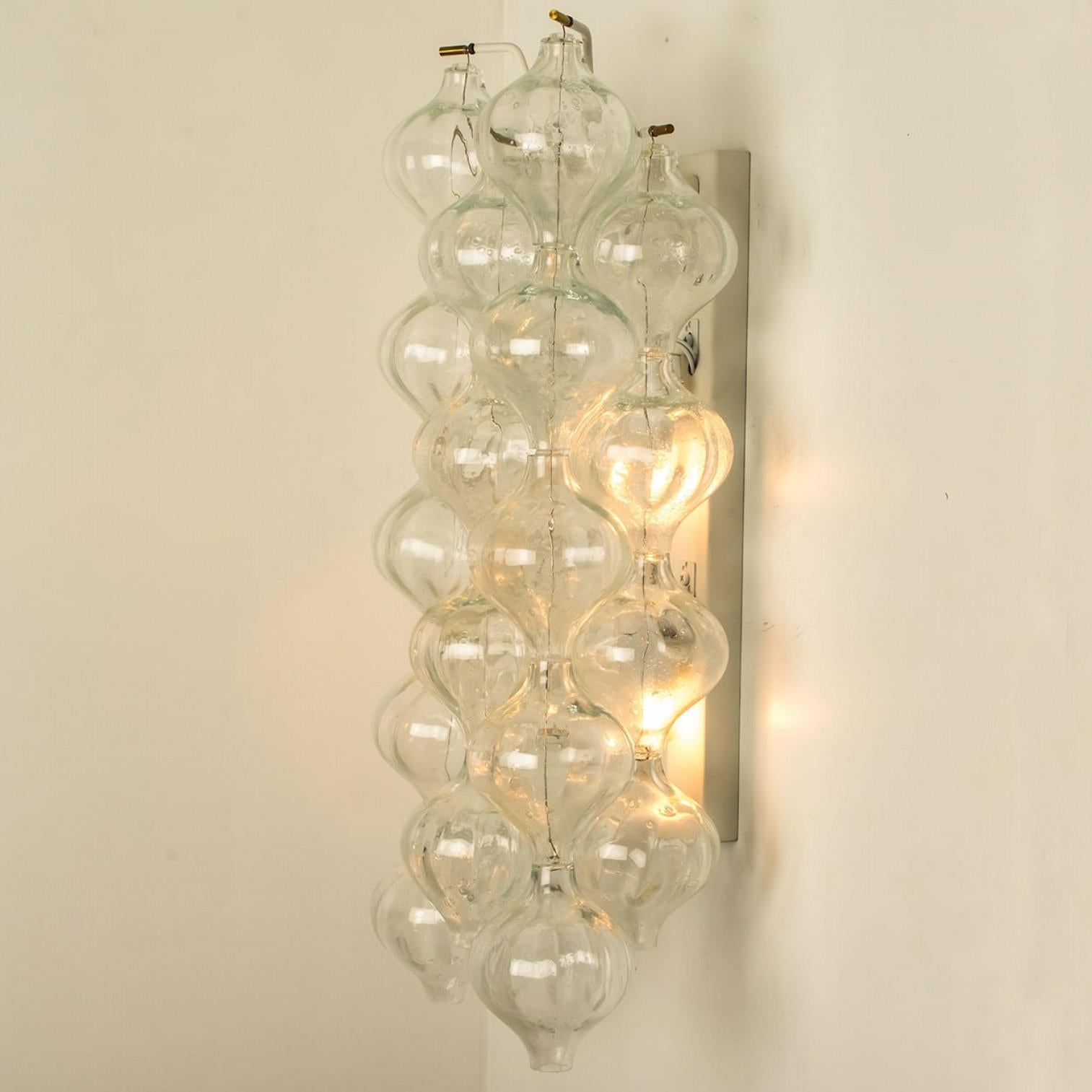 1 des 6 grandes lampes murales ou appliques Tulipan de J.T. Kalmar en vente 2