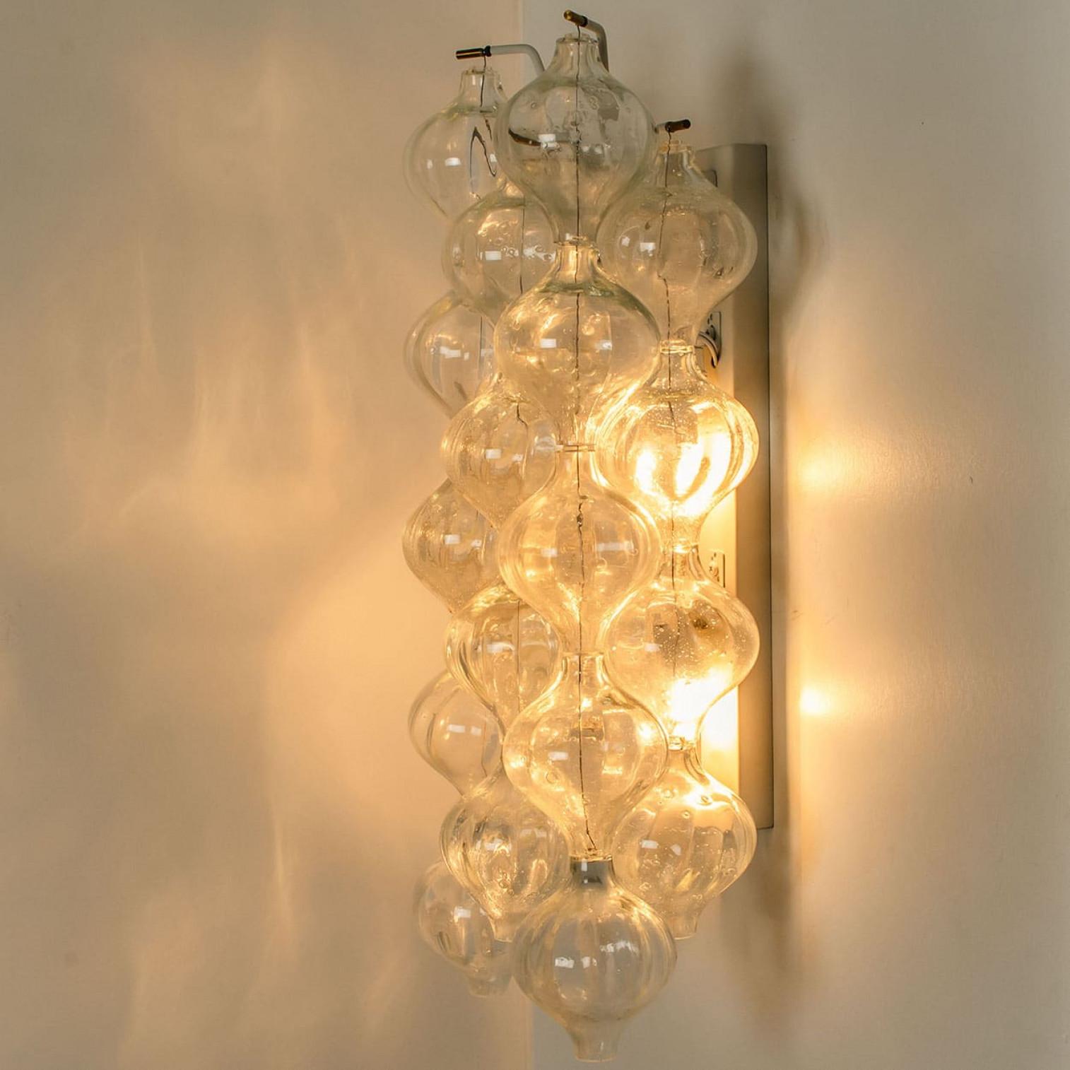 1 des 6 grandes lampes murales ou appliques Tulipan de J.T. Kalmar en vente 3