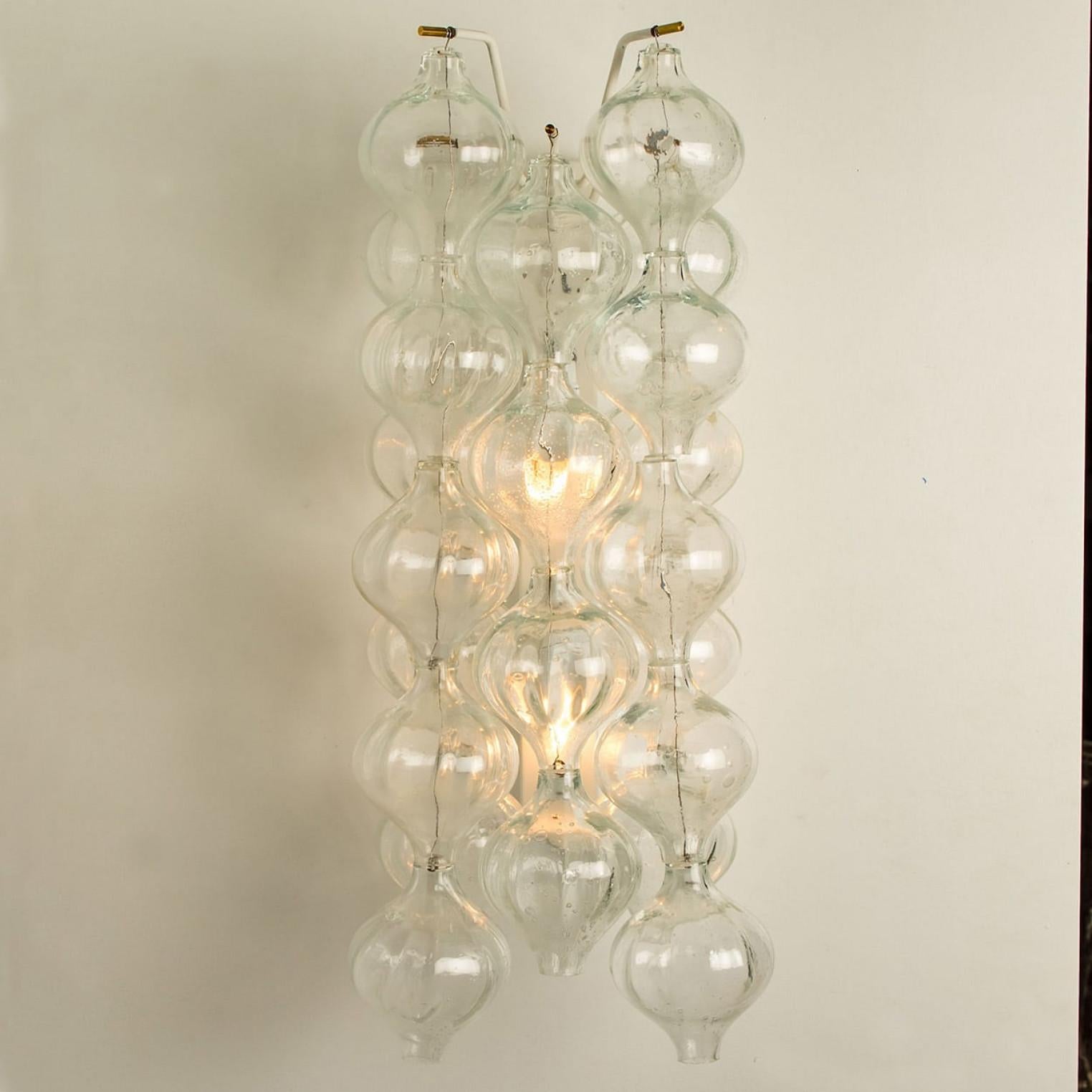 1 des 6 grandes lampes murales ou appliques Tulipan de J.T. Kalmar en vente 7