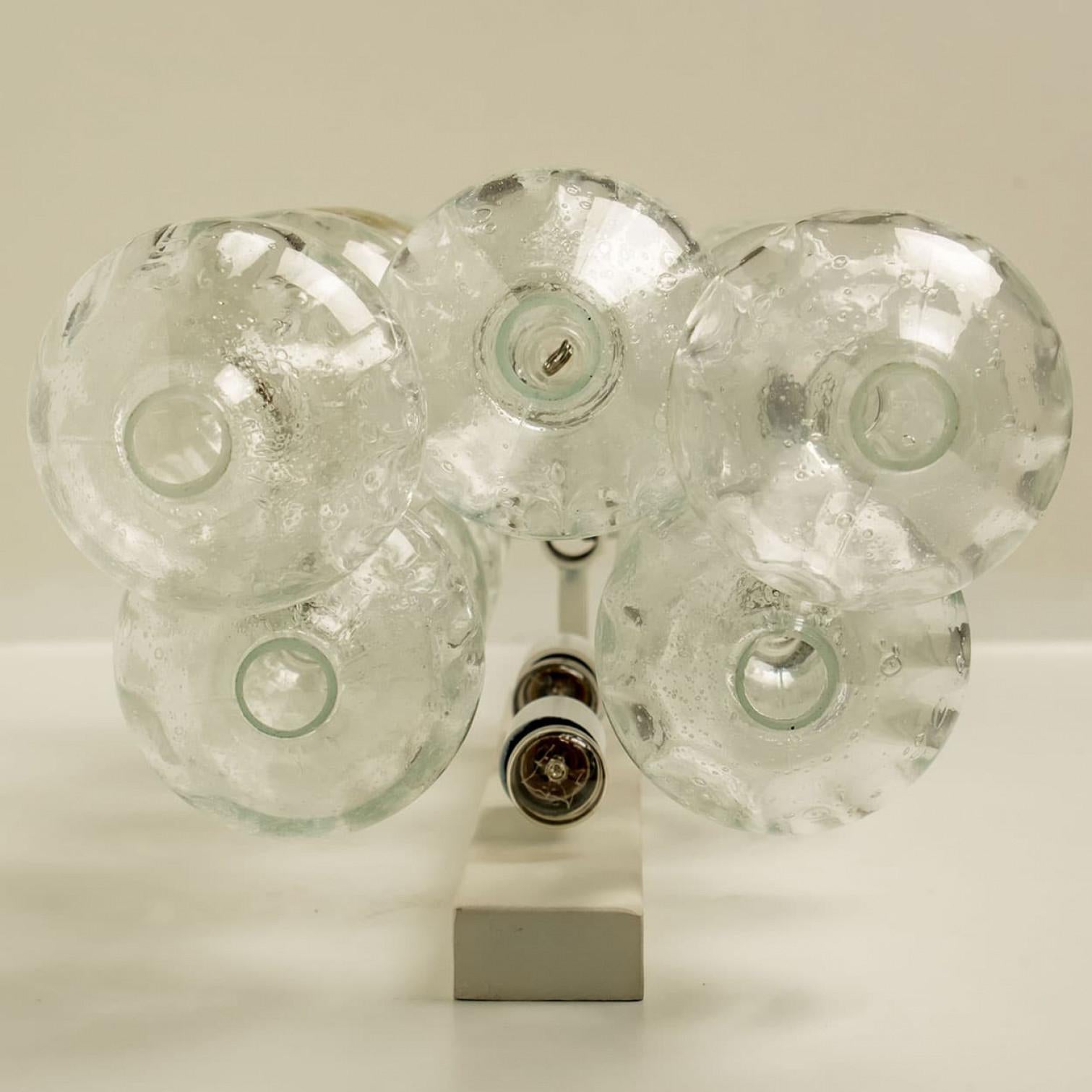 1 des 6 grandes lampes murales ou appliques Tulipan de J.T. Kalmar en vente 7
