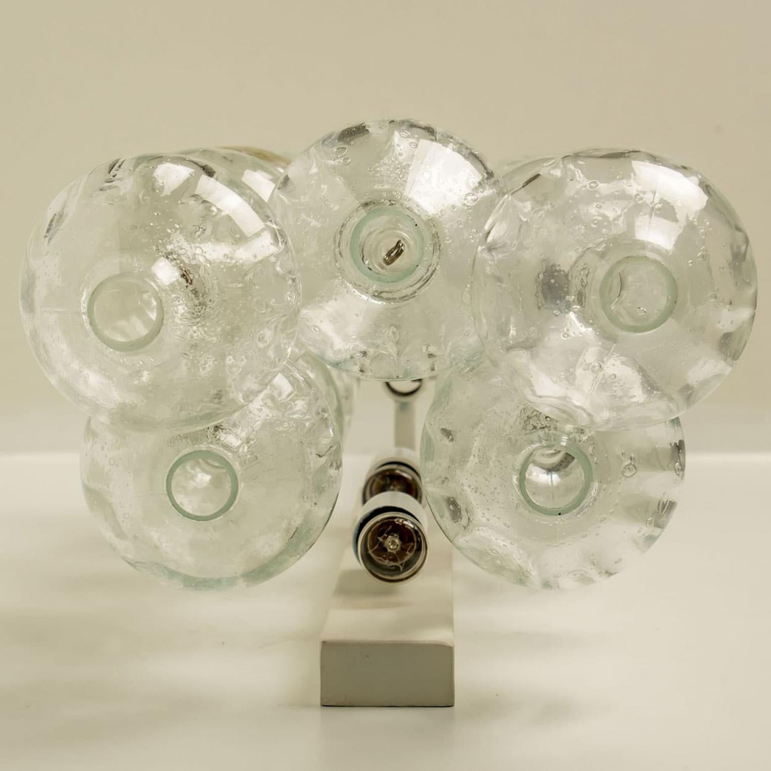 1 des 6 grandes lampes murales ou appliques Tulipan de J.T. Kalmar en vente 8