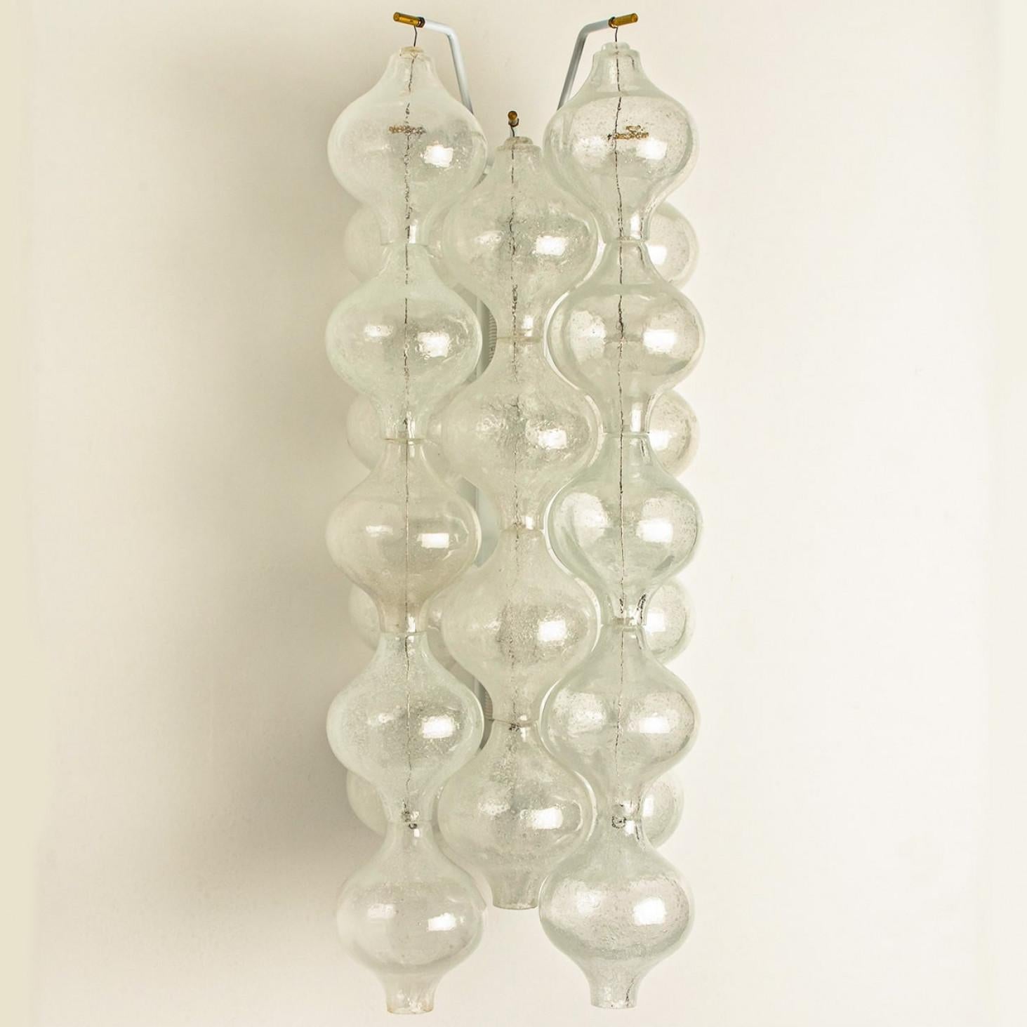 Mid-Century Modern 1 des 6 grandes lampes murales ou appliques Tulipan de J.T. Kalmar en vente