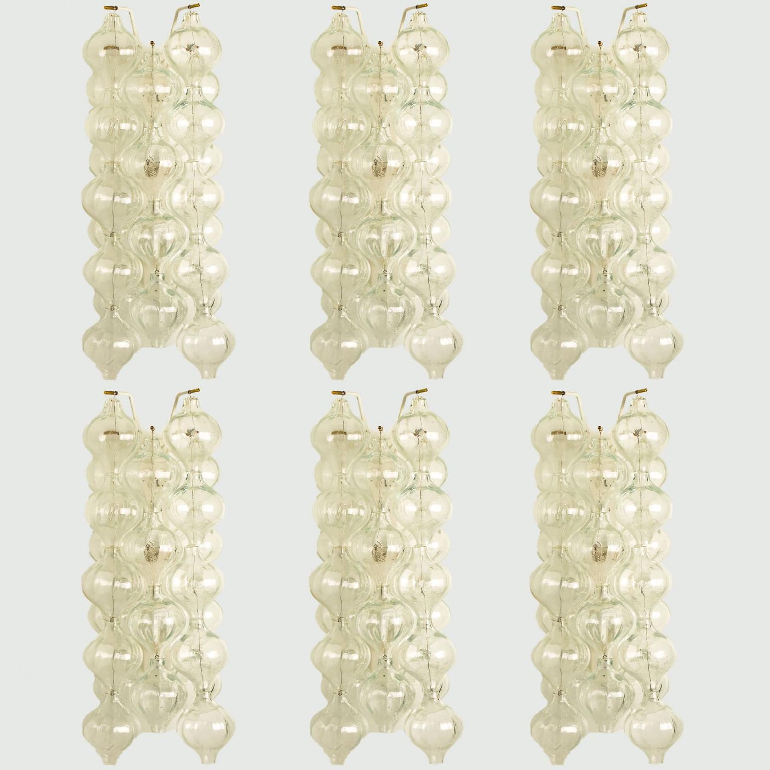 Allemand 1 des 6 grandes lampes murales ou appliques Tulipan de J.T. Kalmar en vente