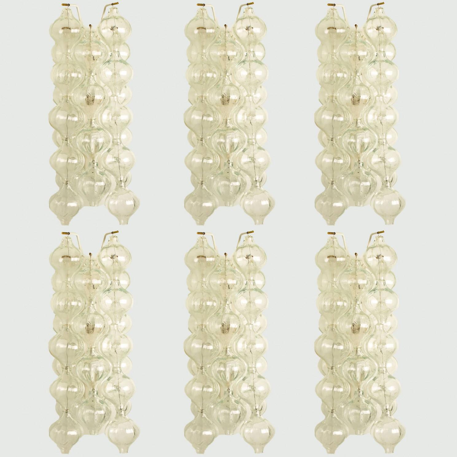 1 der 6 großen Tulipan Wandlampen oder Wandleuchter von J.T. Kalmar (Deutsch) im Angebot