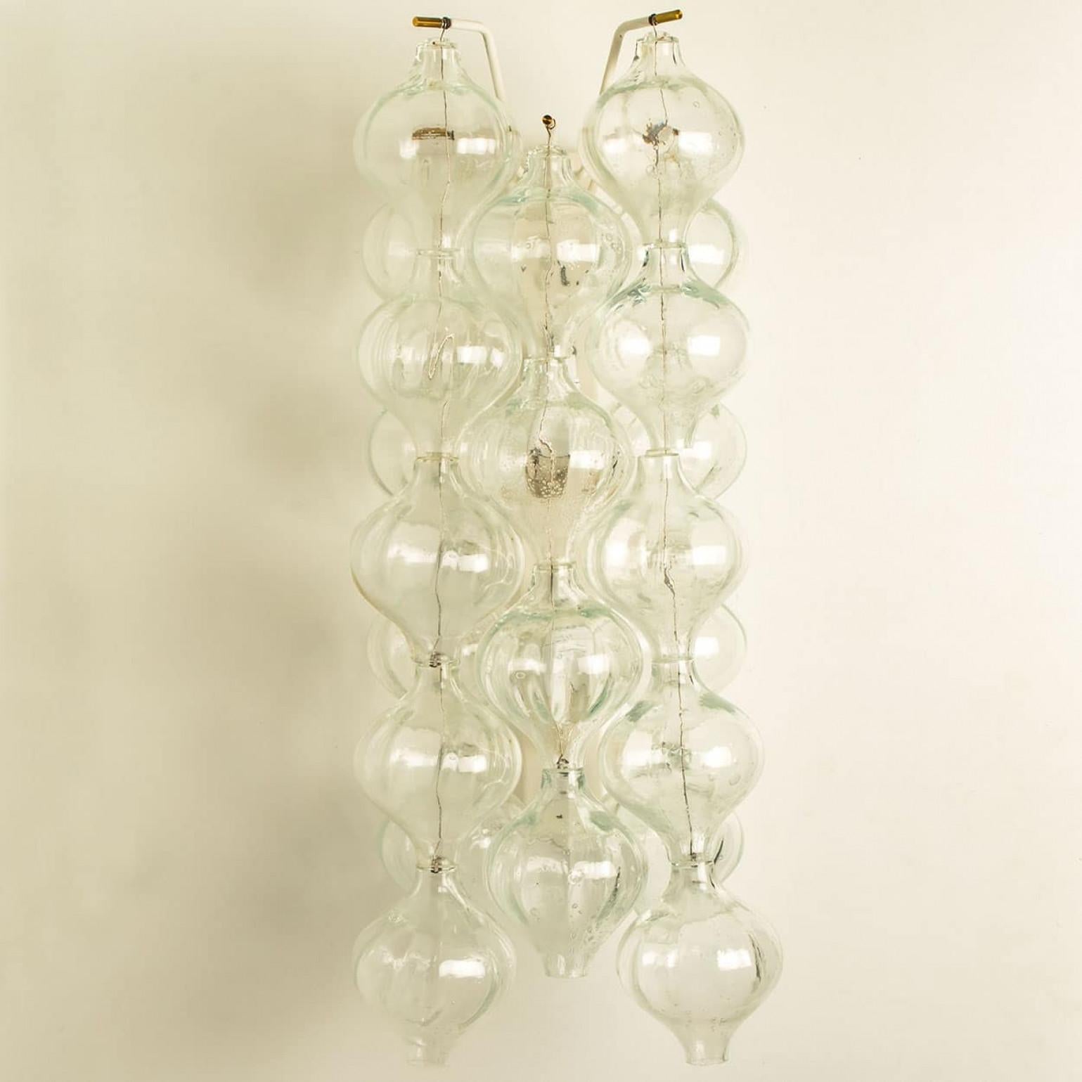 Autre 1 des 6 grandes lampes murales ou appliques Tulipan de J.T. Kalmar en vente