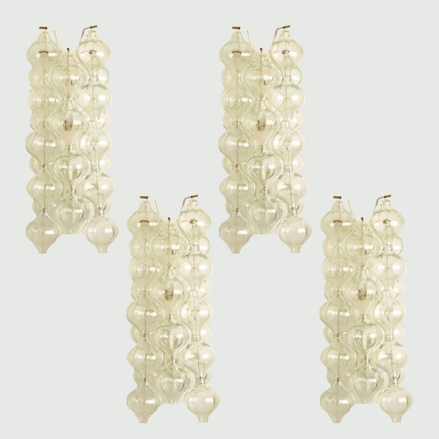 Milieu du XXe siècle 1 des 6 grandes lampes murales ou appliques Tulipan de J.T. Kalmar en vente