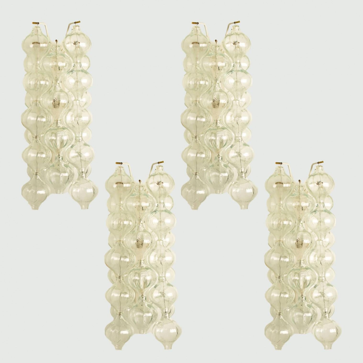 1 der 6 großen Tulipan Wandlampen oder Wandleuchter von J.T. Kalmar (Mitte des 20. Jahrhunderts) im Angebot