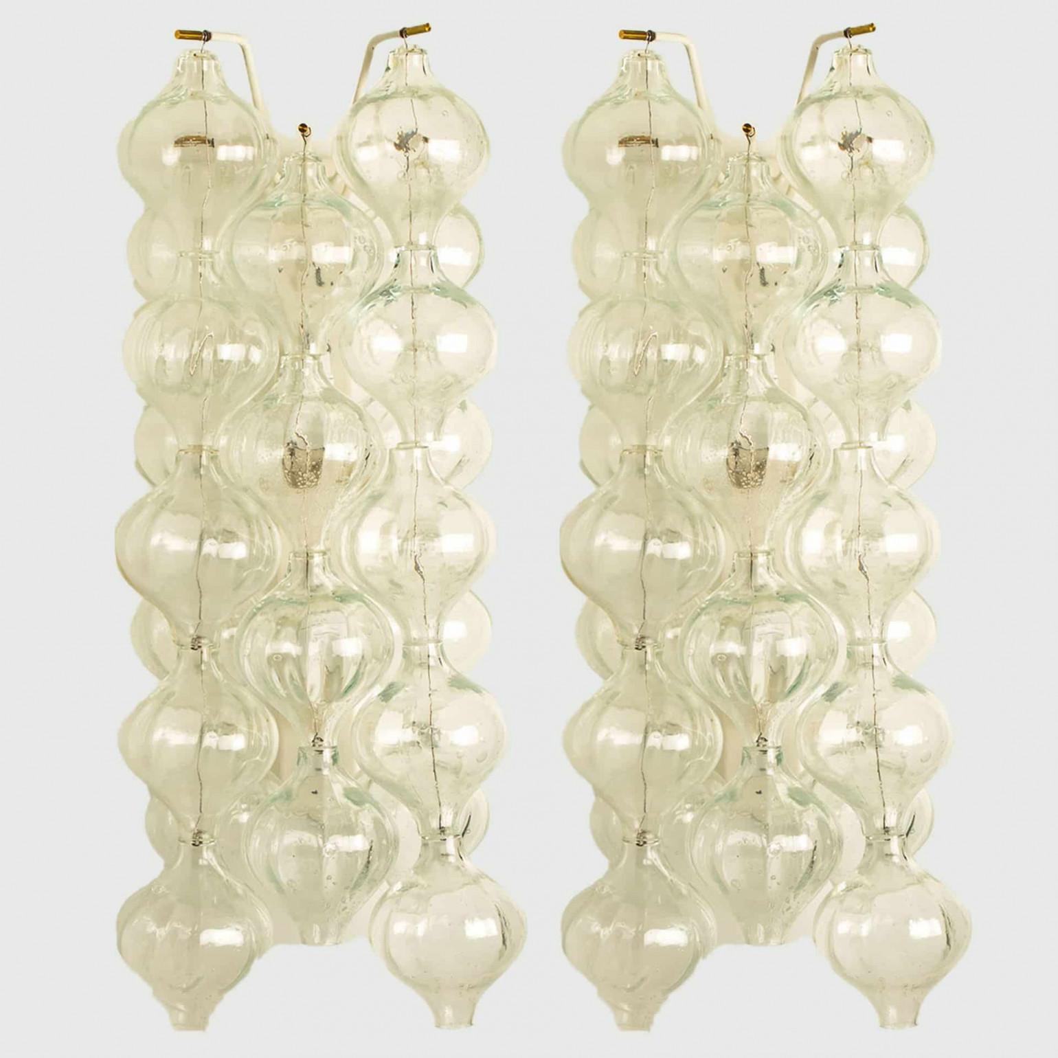 Verre 1 des 6 grandes lampes murales ou appliques Tulipan de J.T. Kalmar en vente