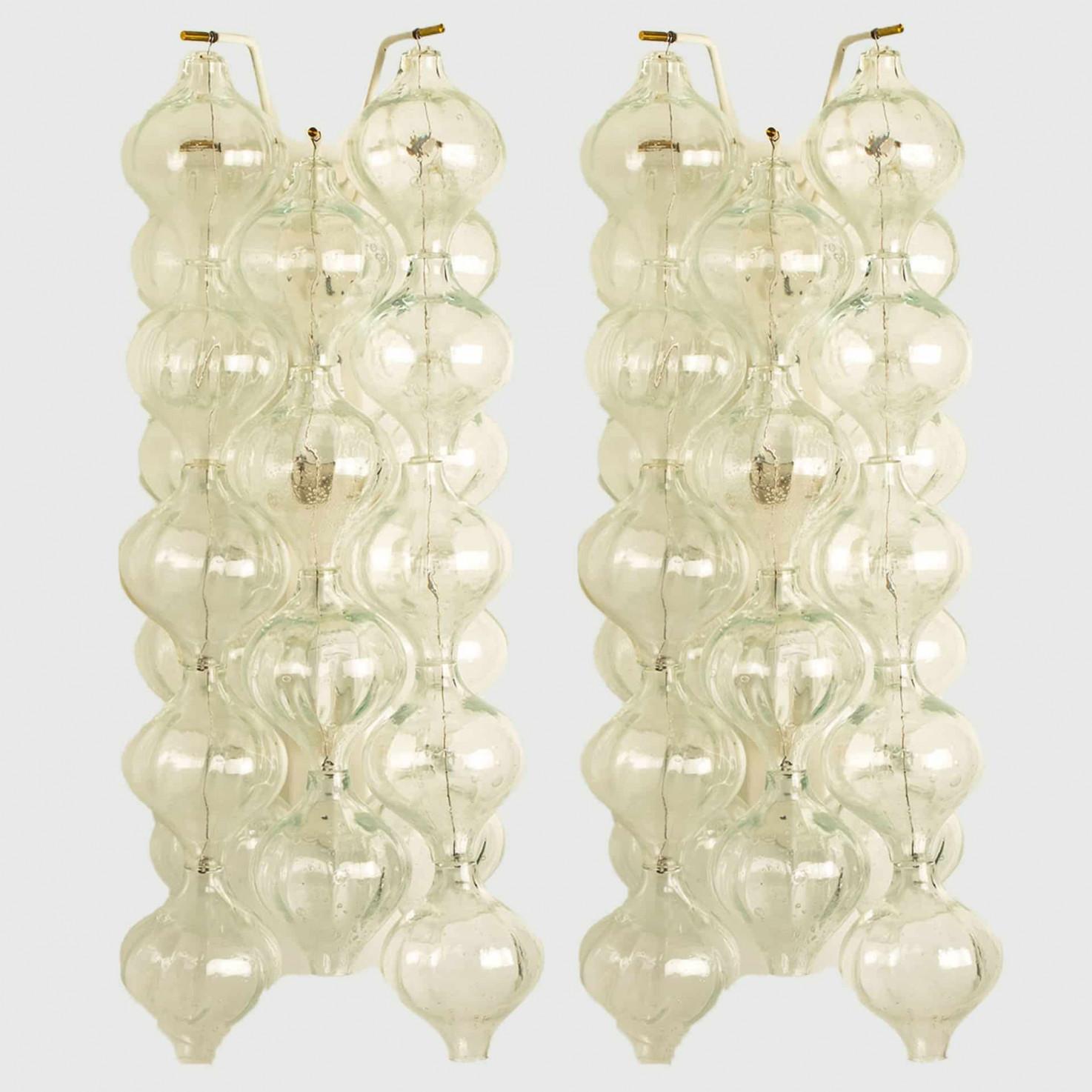 Verre 1 des 6 grandes lampes murales ou appliques Tulipan de J.T. Kalmar en vente