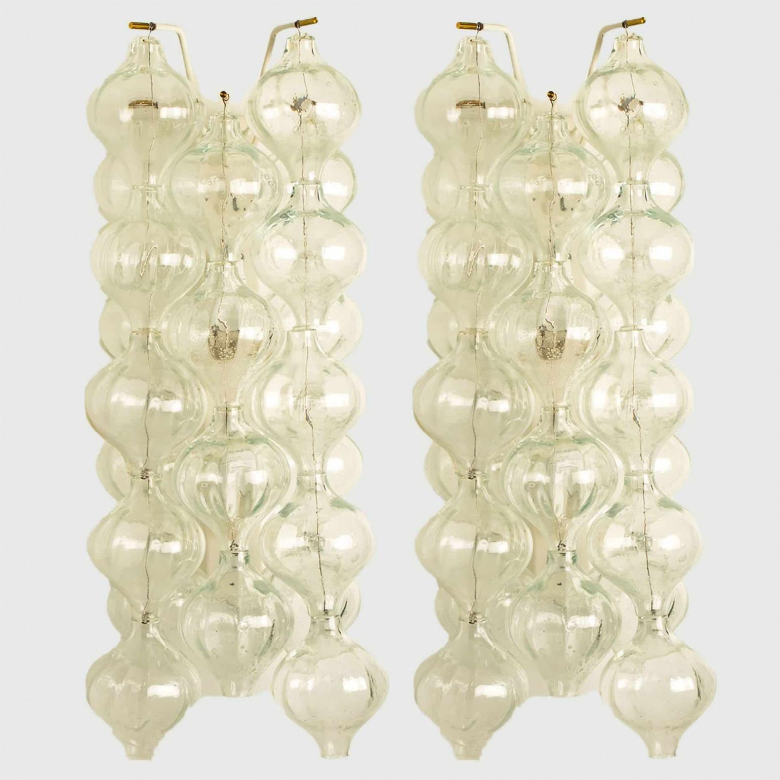 1 der 6 großen Tulipan Wandlampen oder Wandleuchter von J.T. Kalmar (Glas) im Angebot