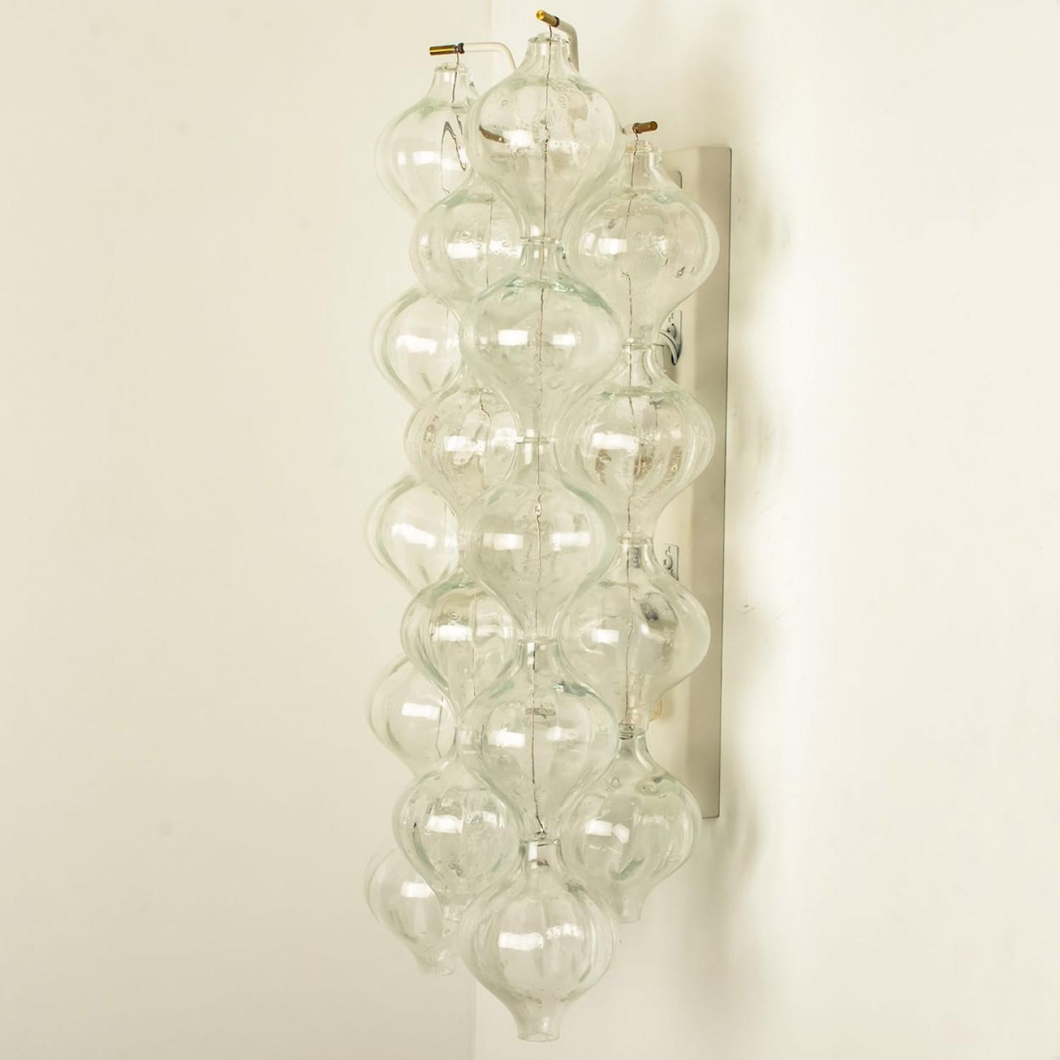 1 des 6 grandes lampes murales ou appliques Tulipan de J.T. Kalmar en vente 1