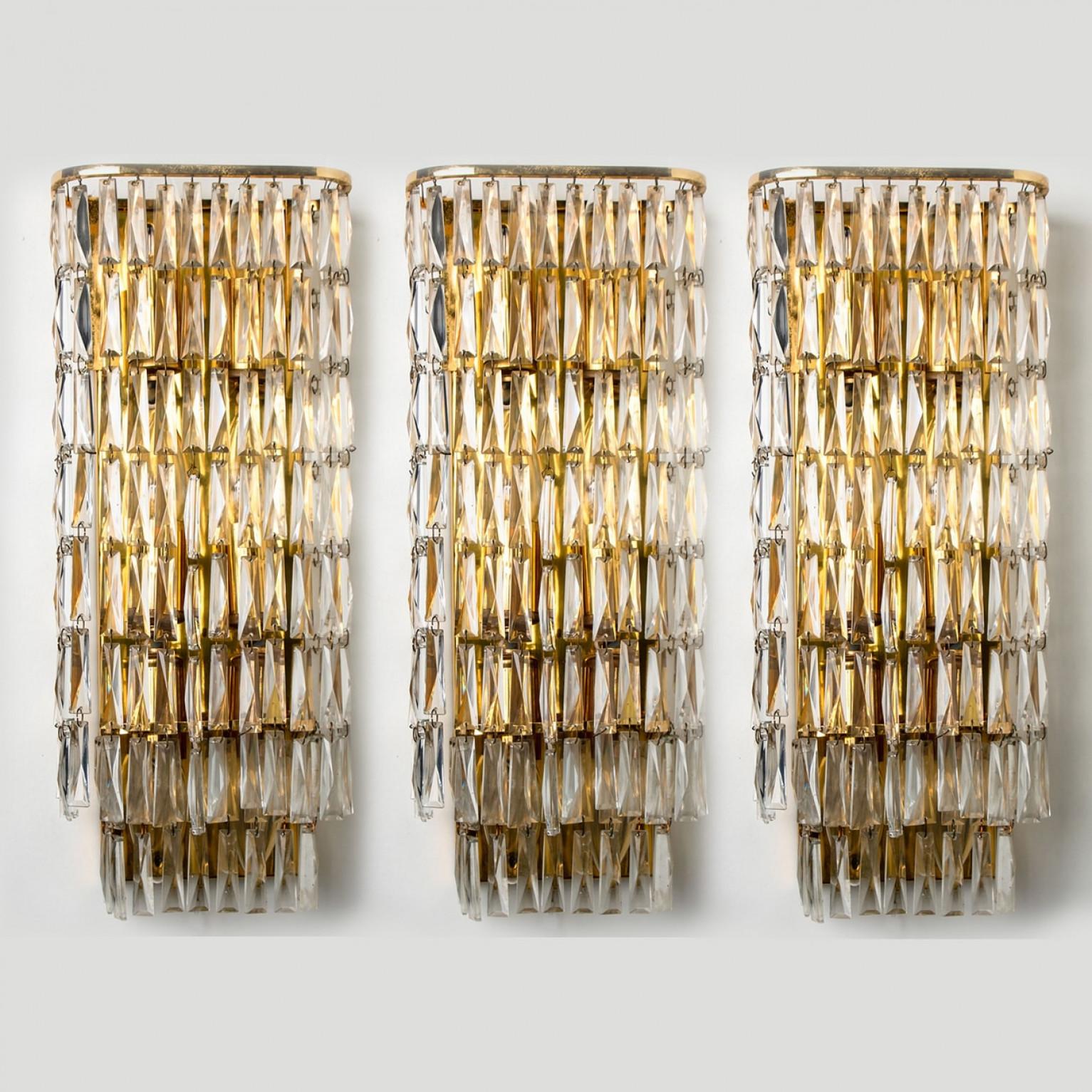 One of the six light fixtures by Bakalowits, Austria, heavy quality. The fixtures are comfortable with all decor periodes and executed to I high standard.

The high quality rectangular crystals are reflecting  the light beautifully. Base made of