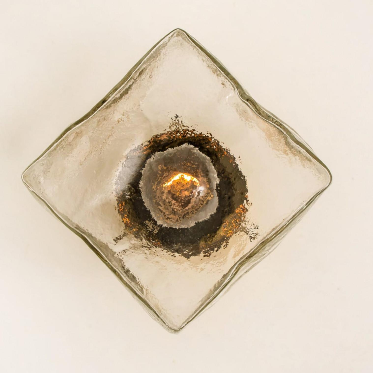 1 der 6 quadratischen Leuchten aus Glas und Messing von J.T. Kalmar, Österreich im Angebot 3