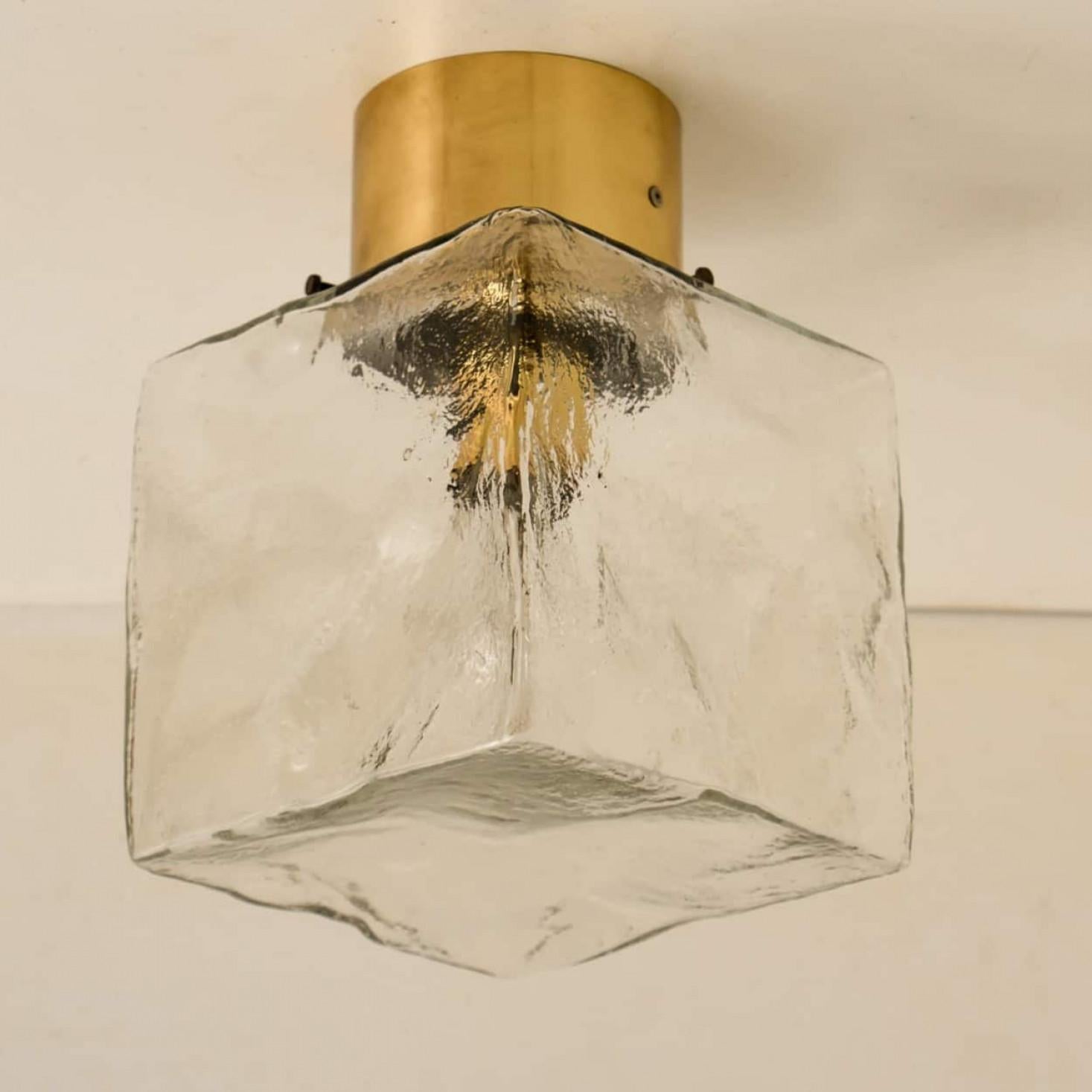 1 der 6 quadratischen Leuchten aus Glas und Messing von J.T. Kalmar, Österreich im Angebot 1
