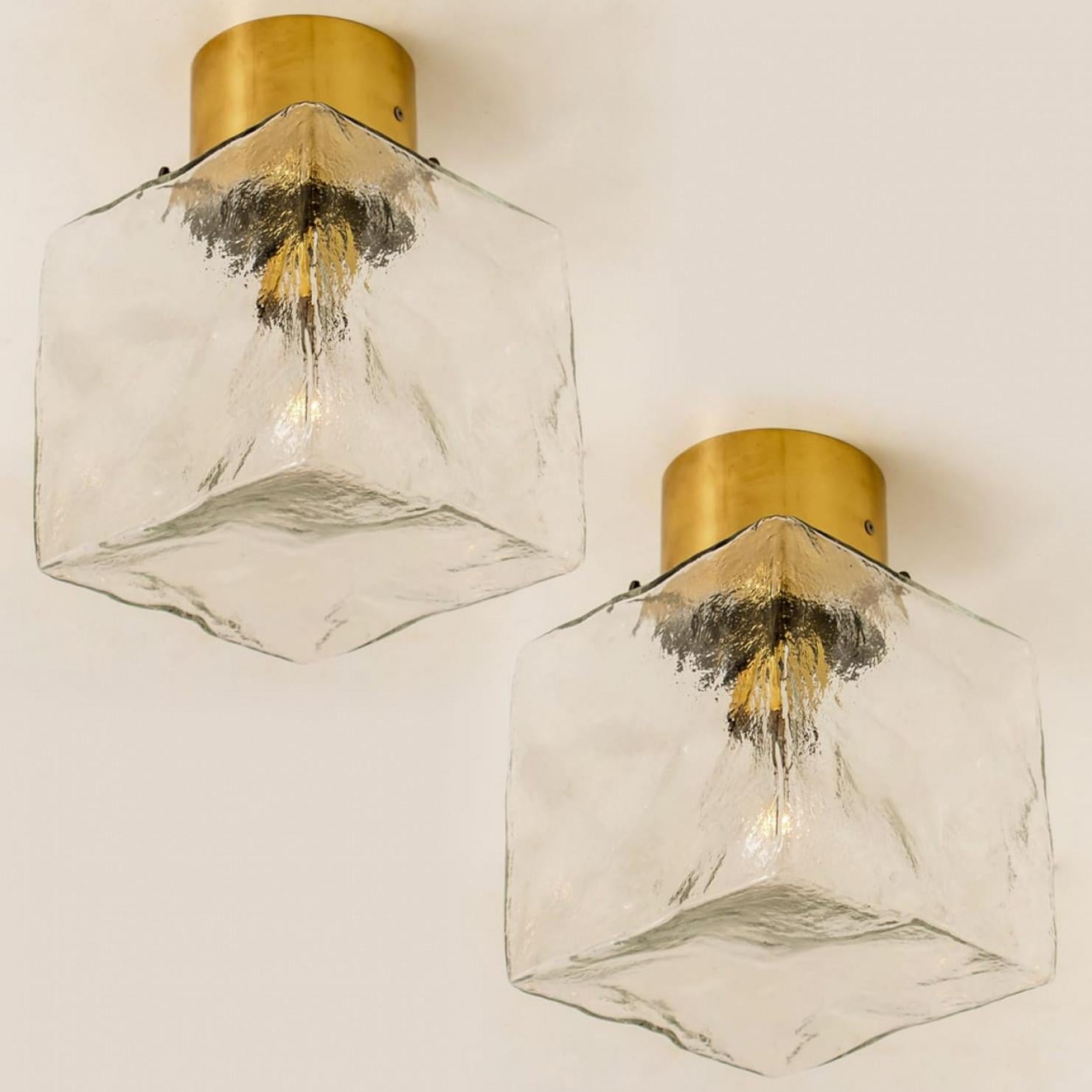 1 der 6 quadratischen Leuchten aus Glas und Messing von J.T. Kalmar, Österreich im Angebot 2