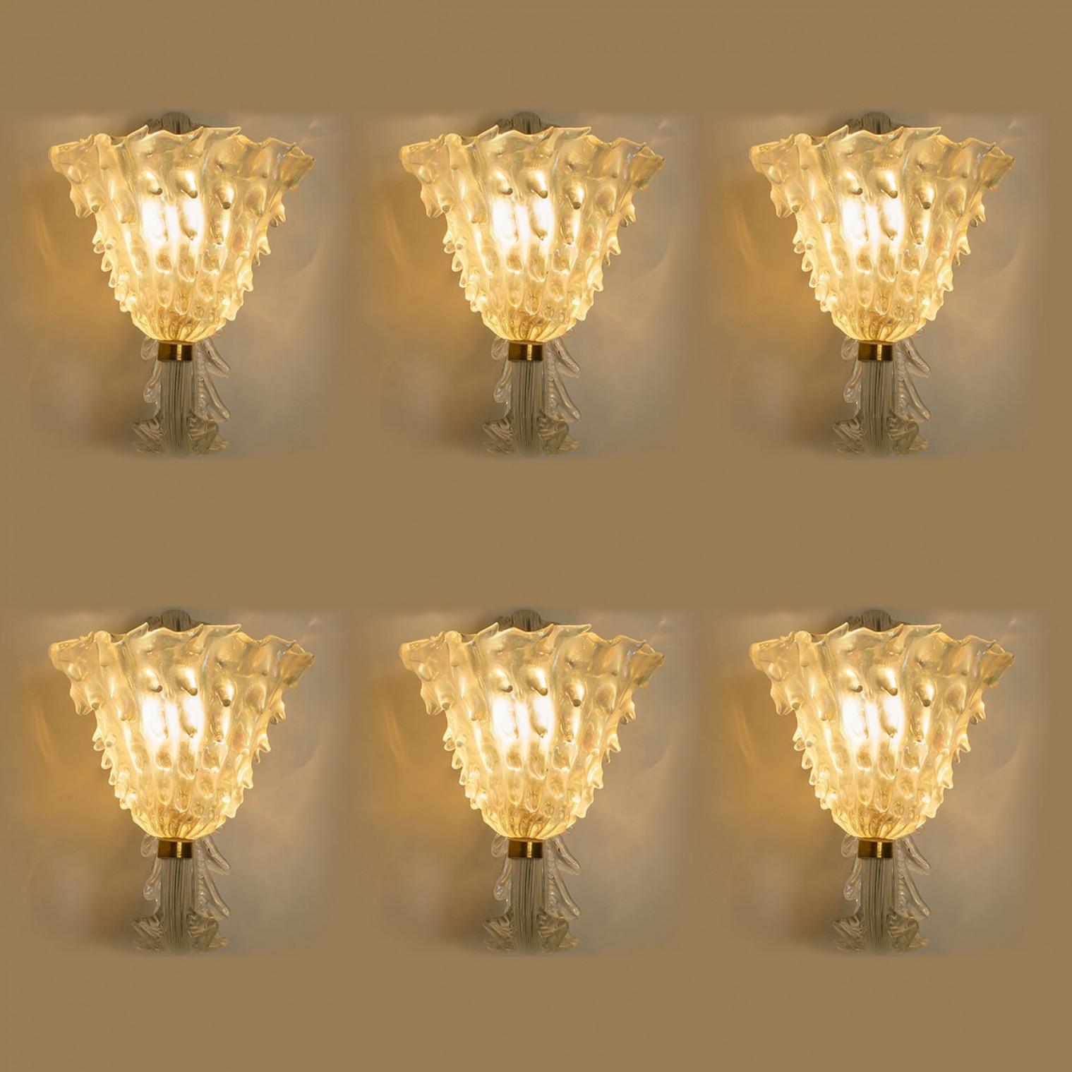1 de los 6 Apliques de pared con pantallas de cristal, Seguso, Italia 1960 Latón en venta
