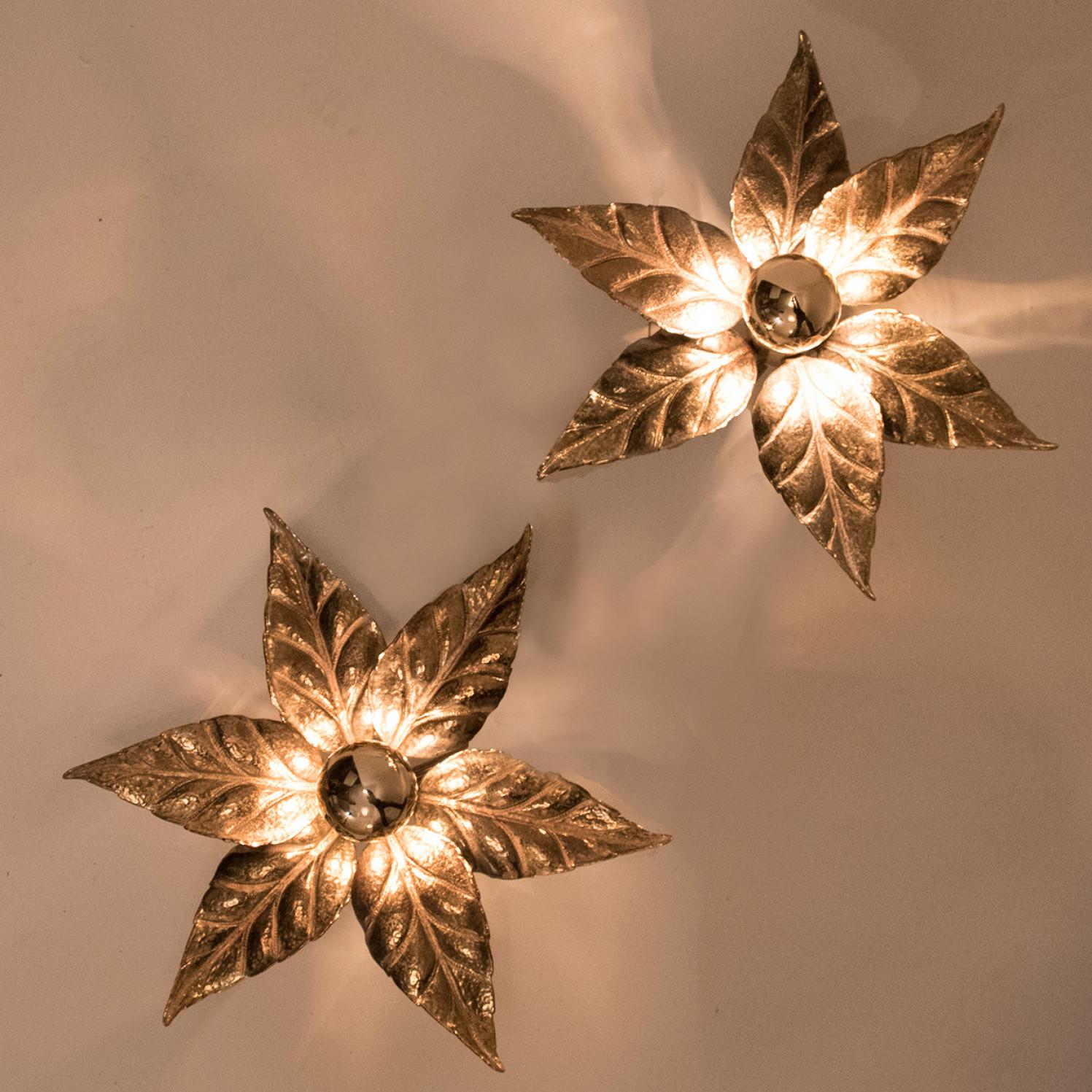1 of the 6 Willy Daro Style Brass Flowers Wall Lights, 1970s For Sale 7