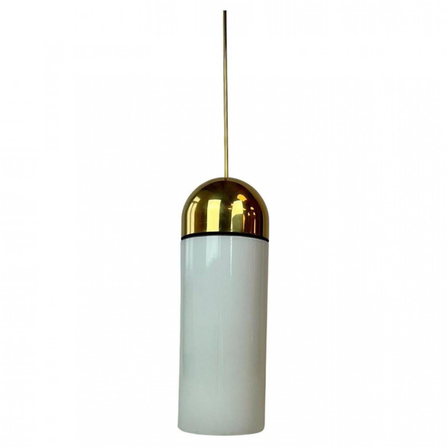 Austriaco 1 delle 6 luci a sospensione XL in vetro opaco e ottone di Limburg, anni '70 in vendita