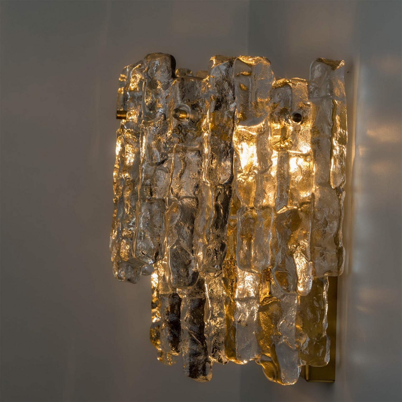 1 of the 6 XL Textured Ice glass Wall Lights Kalmar, 1970s en venta 3