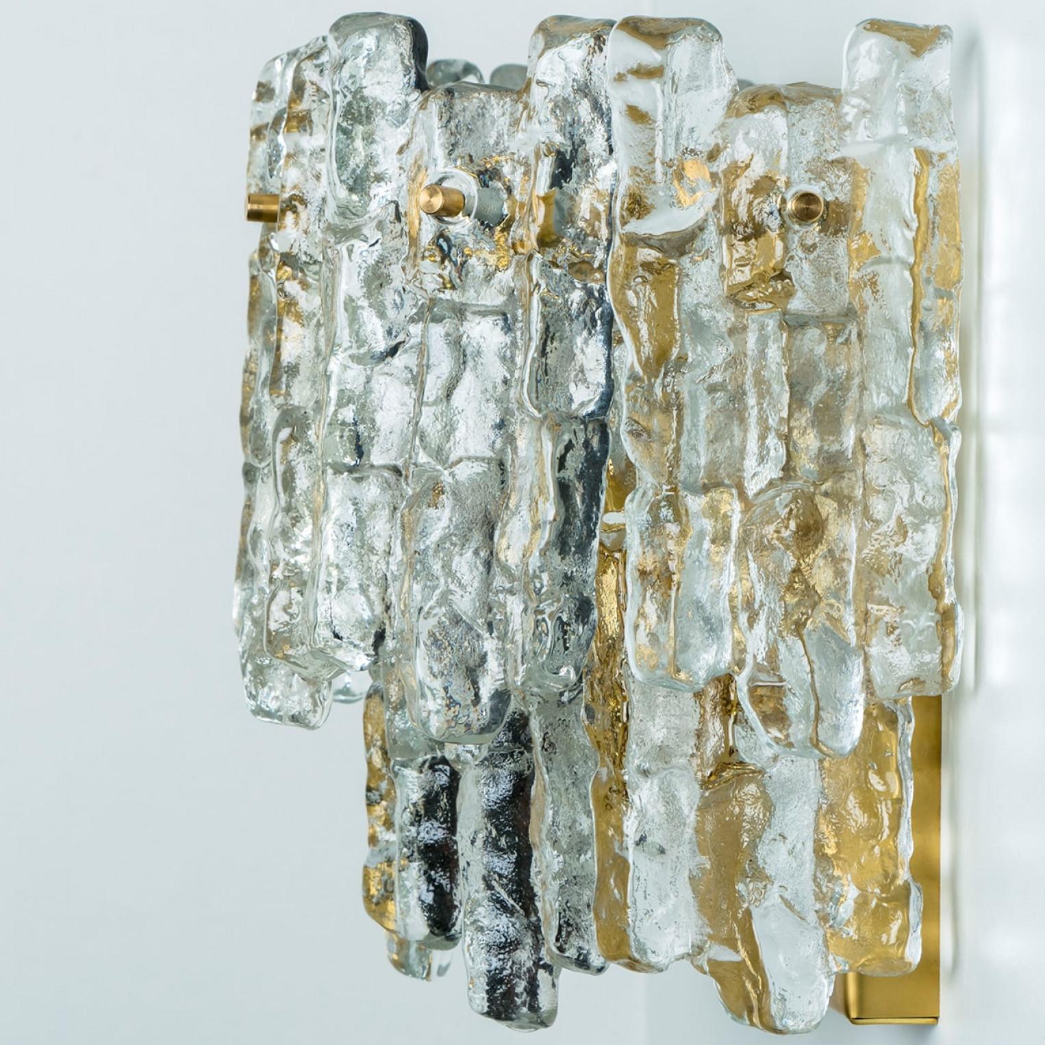 1 of the 6 XL Textured Ice glass Wall Lights Kalmar, 1970s en venta 7