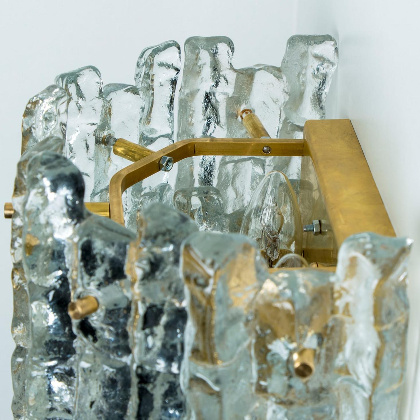 1 of the 6 XL Textured Ice glass Wall Lights Kalmar, 1970s en venta 10