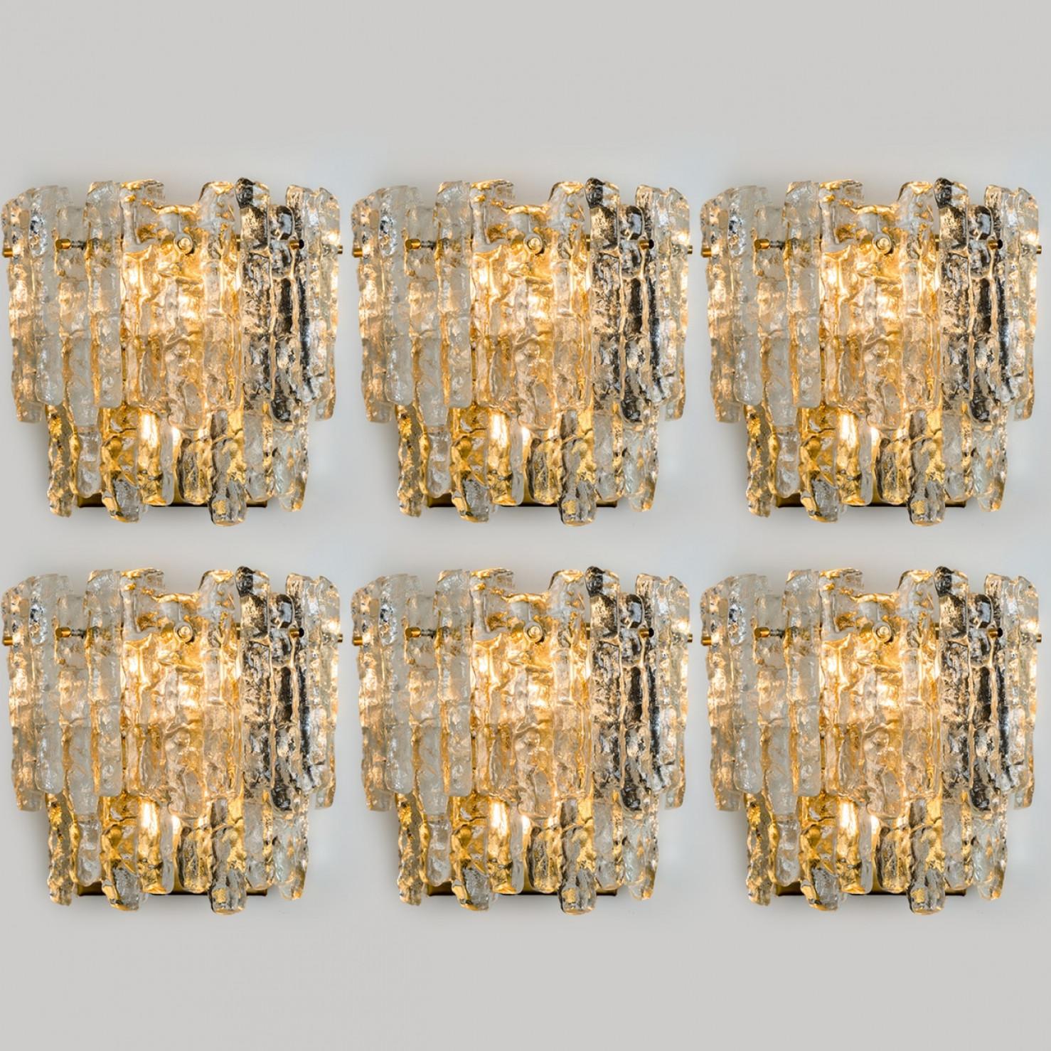 Beautiful high quality light fixture made by Kalmar, Austria. Manufactured in mid century, circa 1970 (at the end of 1960s and beginning of 1970s).

This XL wall light features lights made of handmade ice glass and brass back plate. The sides