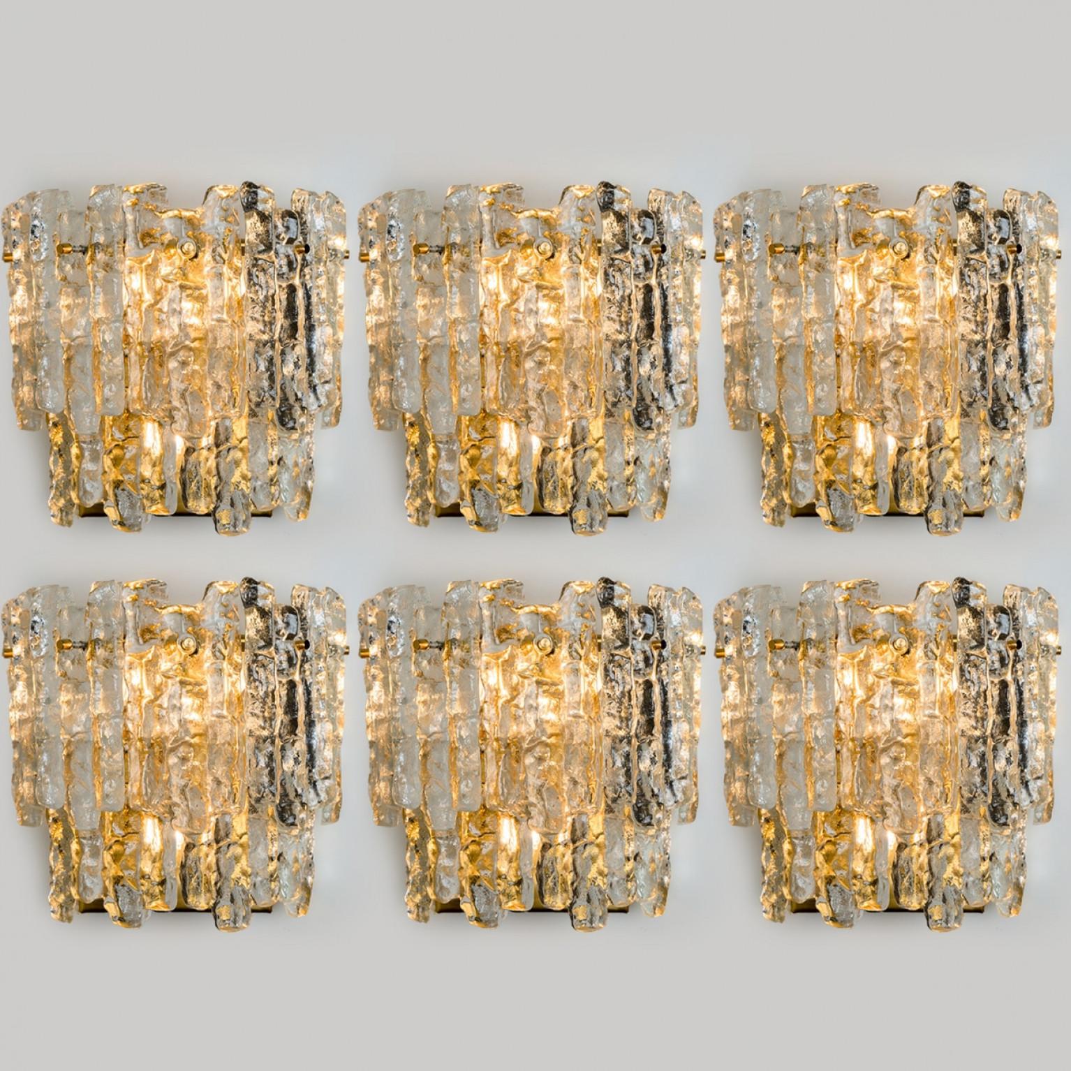 Beautiful high quality light fixture made by Kalmar, Austria. Manufactured in mid century, circa 1970 (at the end of 1960s and beginning of 1970s).

This XL wall light features lights made of handmade ice glass and brass back plate. The sides