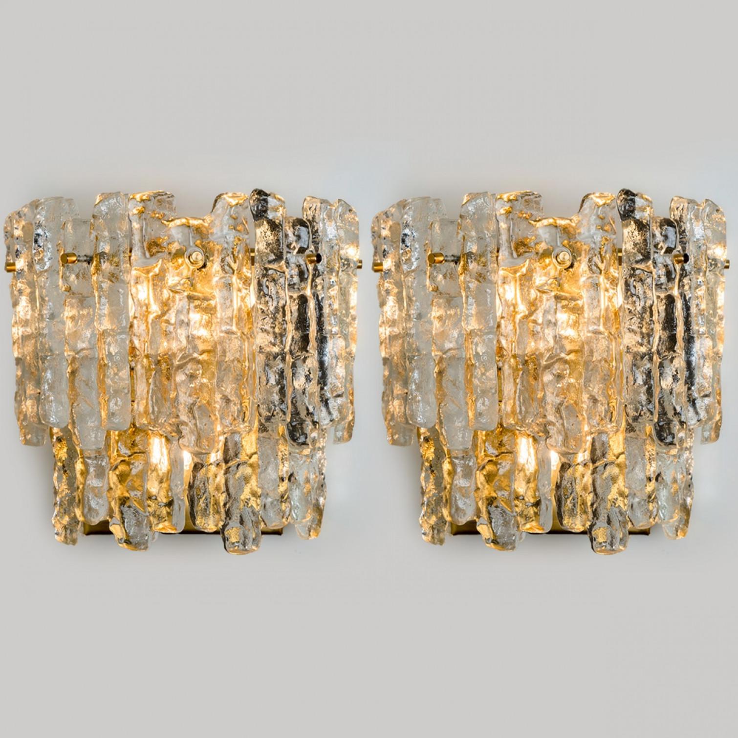 1 of the 6 XL Textured Ice glass Wall Lights Kalmar, 1970s Moderno de mediados de siglo en venta