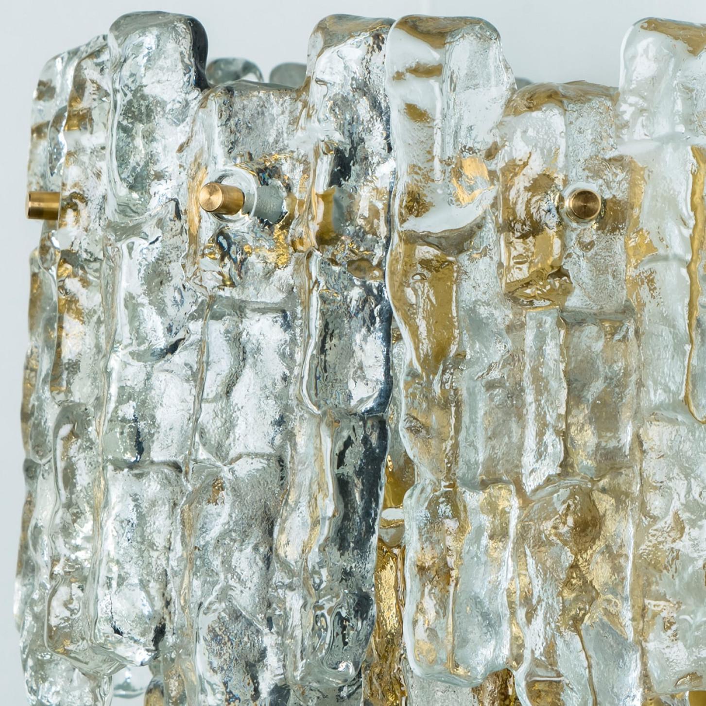 Autrichien 1 des 6 XL Lampes murales en verre texturé Ice Lighting Kalmar, années 1970 en vente