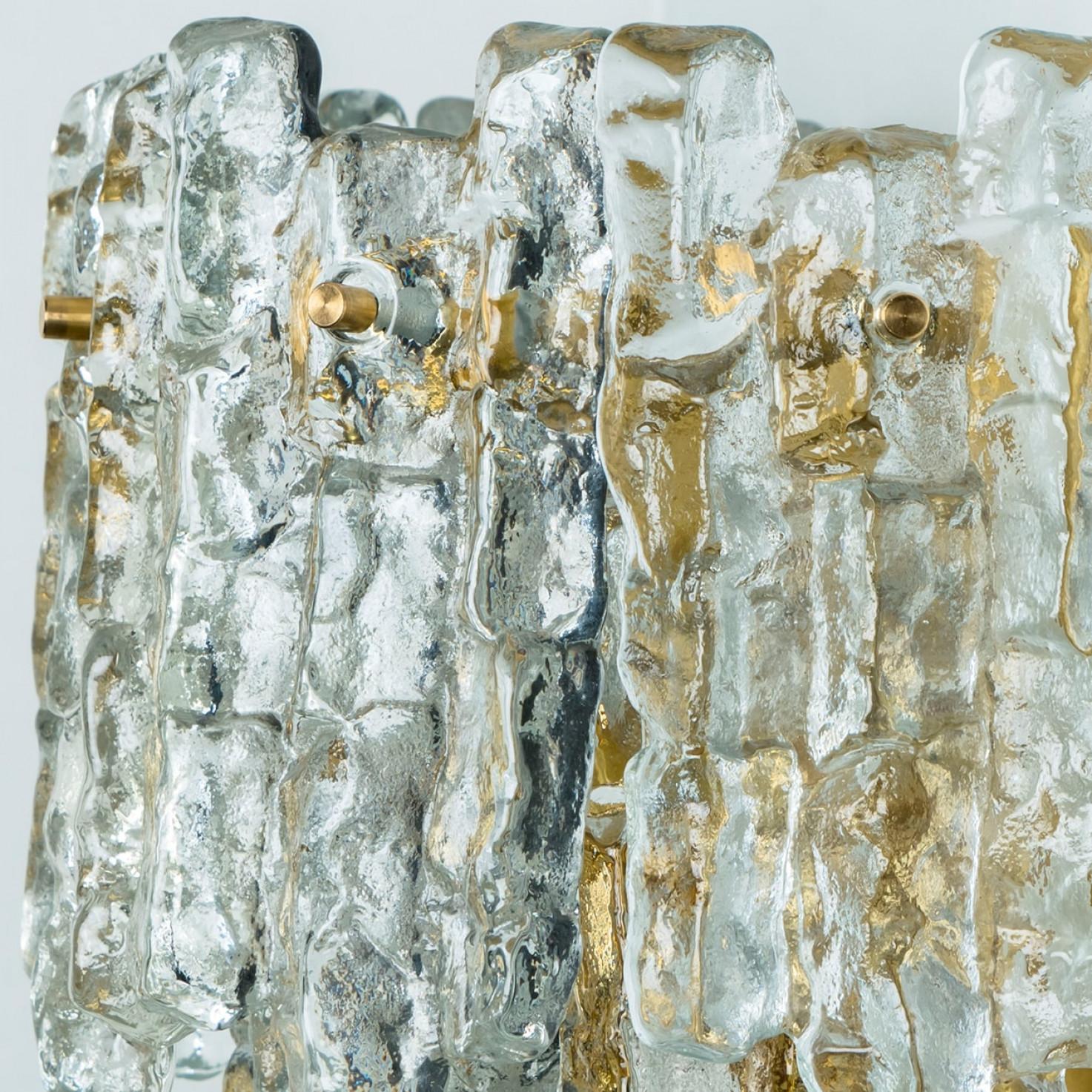 1 of the 6 XL Textured Ice glass Wall Lights Kalmar, 1970s Austríaco en venta