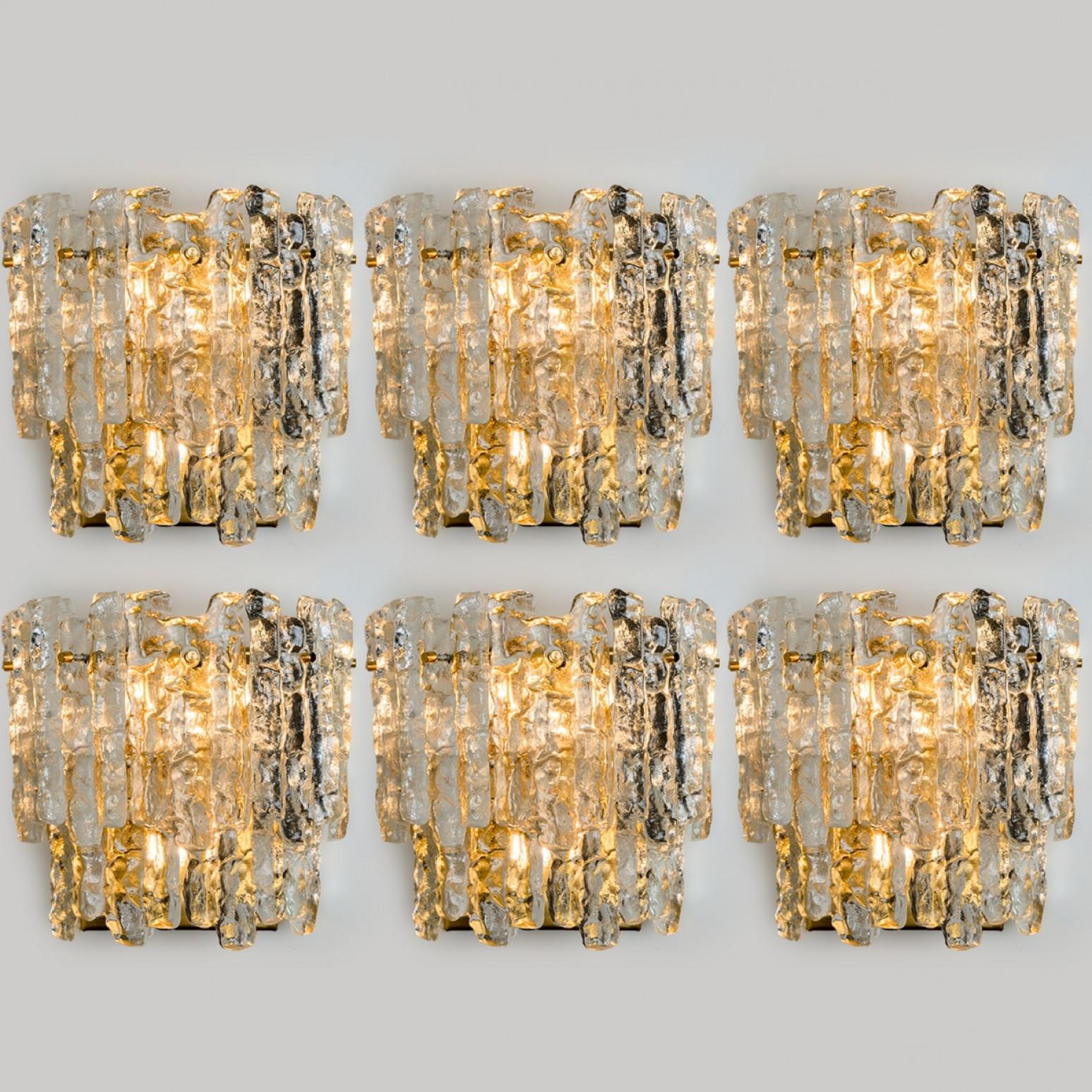 1 of the 6 XL Textured Ice glass Wall Lights Kalmar, 1970s en Bueno estado para la venta en Rijssen, NL