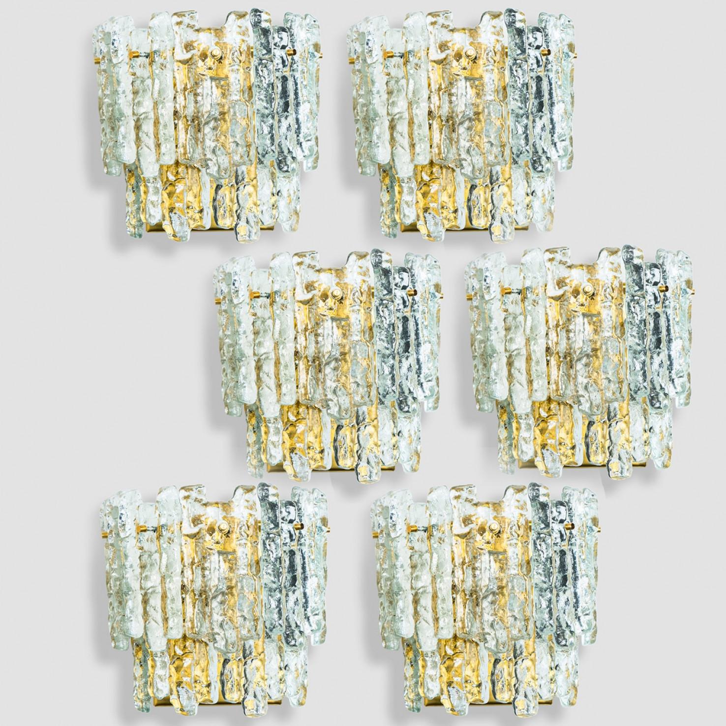 1 de los 6 Apliques XL de cristal de hielo texturado Kalmar, años 70 siglo XX en venta
