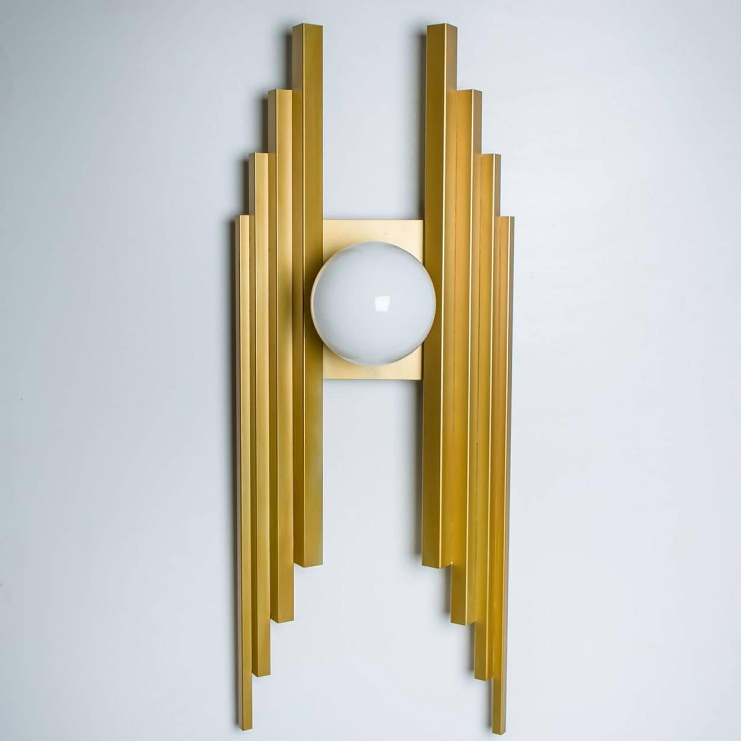 Beautiful pipe organ-shaped wall light. Each wall light consists of brass pipes, which are held with brass screws on a brass frame. The white bulb creates beautiful warm light partition upwards and on the side of the wall.

Good cleaning respecting