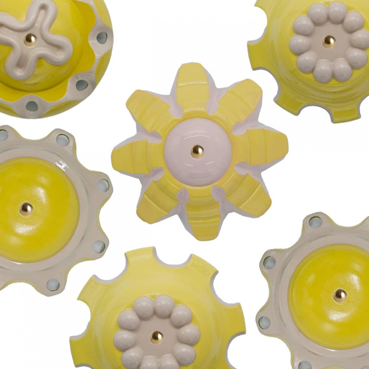 Moderno 1 delle 6 lampade in ceramica gialla, Rosette di Jeanine Keizer, 1990 in vendita