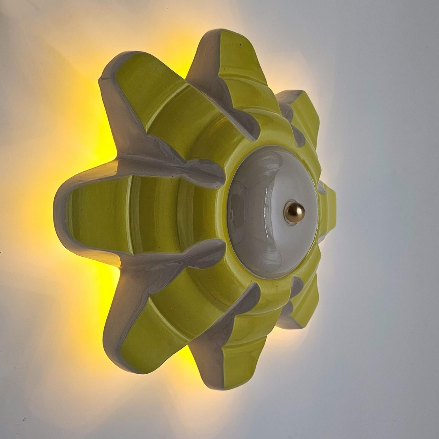 1 delle 6 lampade in ceramica gialla, Rosette di Jeanine Keizer, 1990 In condizioni buone in vendita a Rijssen, NL