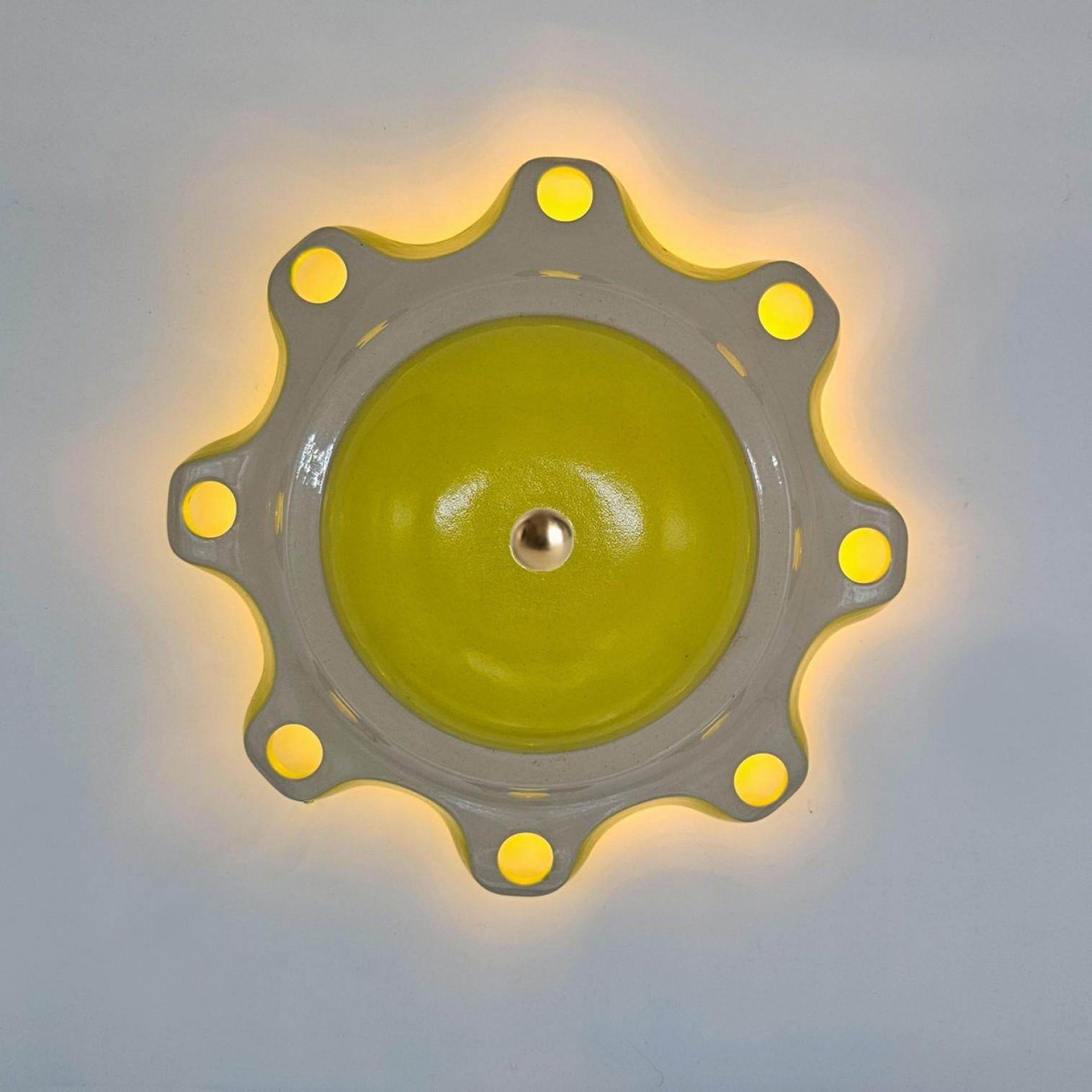 1 delle 6 lampade in ceramica gialla, Rosette di Jeanine Keizer, 1990 in vendita 1