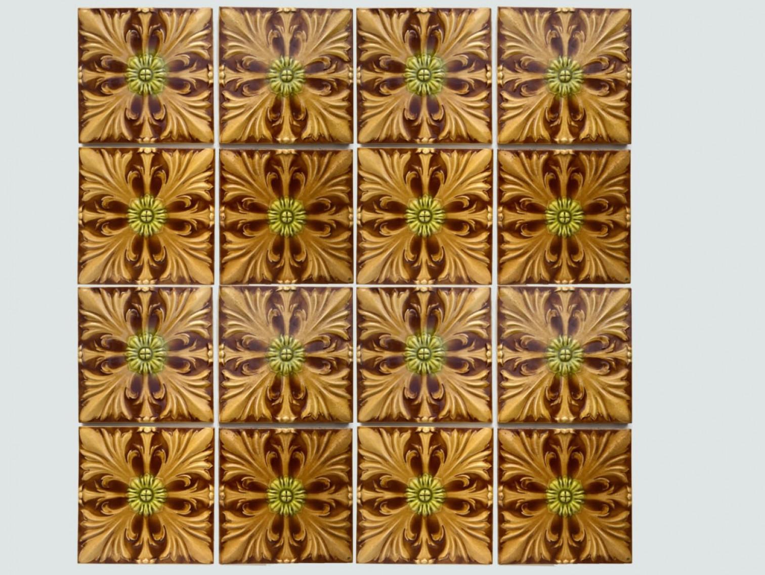 1 of the 60 Art Deco Glazed Relief Tiles by Gilliot, Hemiksem, circa 1920 In Good Condition For Sale In Rijssen, NL