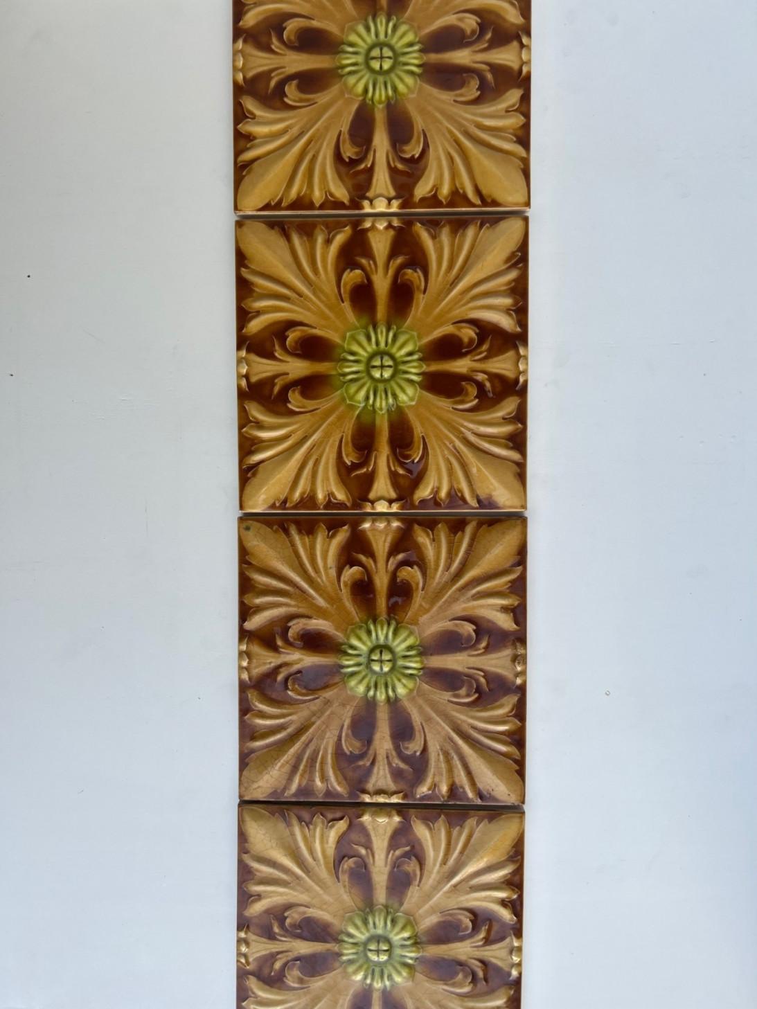 Début du 20ème siècle 1 des 60 carreaux en relief émaillés Art Déco de Gilliot, Hemiksem, vers 1920 en vente