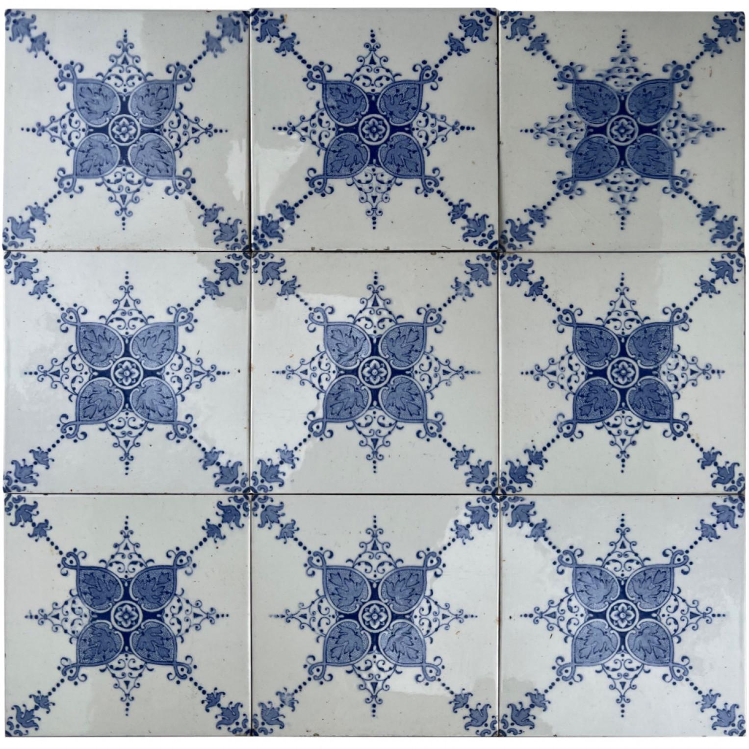 1 delle 60 piastrelle smaltate bianche e blu Art Deco di Le Glaive, Belgio in vendita 2