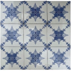 1 de los 60 Azulejos Esmaltados Art Decó Blancos y Azules de Le Glaive, Bélgica