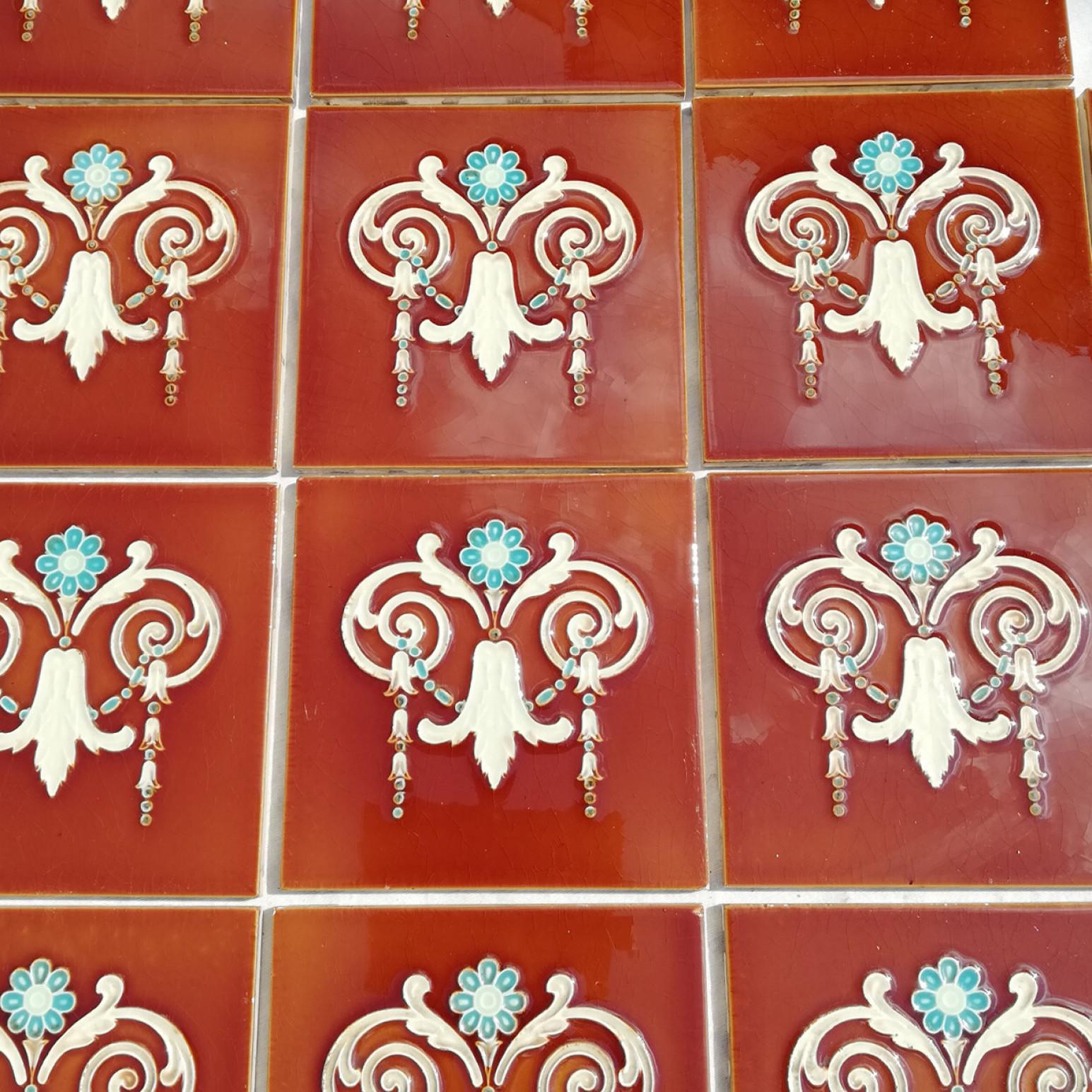 1 of the 67 Art Deco Glazed Relief Tiles by Gilliot, Hemiksem, circa 1920 In Good Condition For Sale In Rijssen, NL