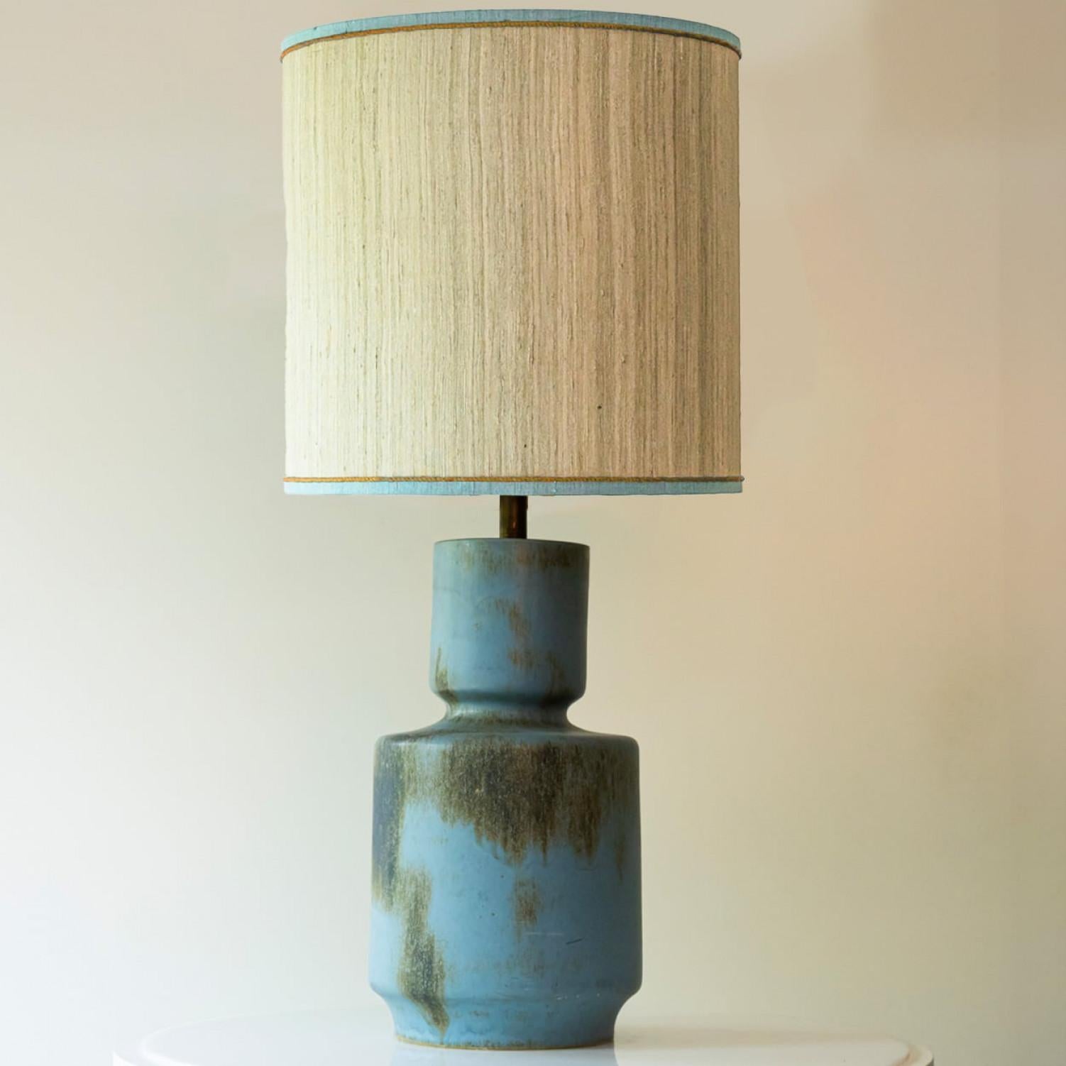 1 of the 7 Blue Brown Ceramic Table Lamps, Custom Silk Lamp Shades by R. Houben In Good Condition For Sale In Rijssen, NL