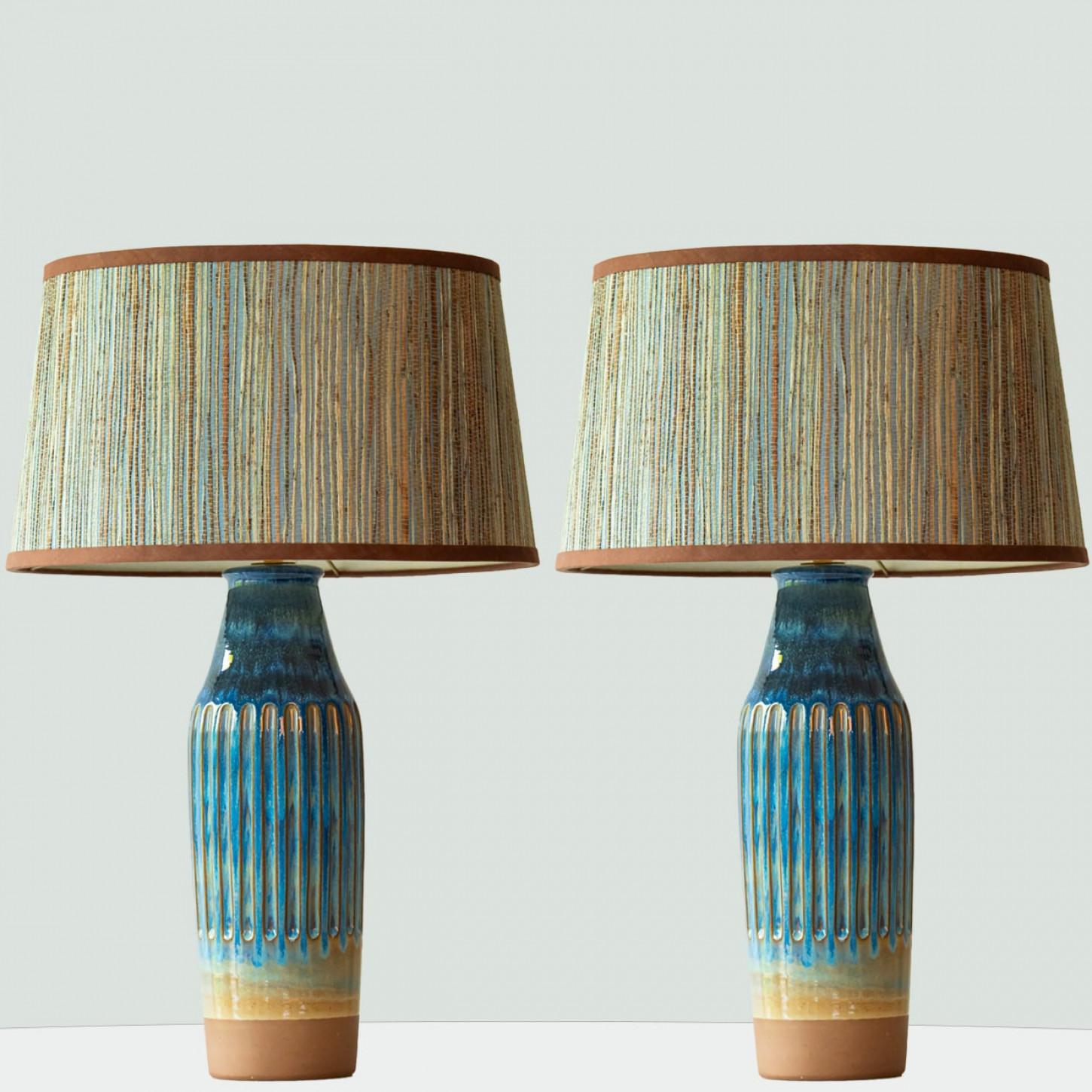 1 des 7 Lampes de table en céramique bleu-marron, abat-jour en soie personnalisés par R. Houben en vente 1