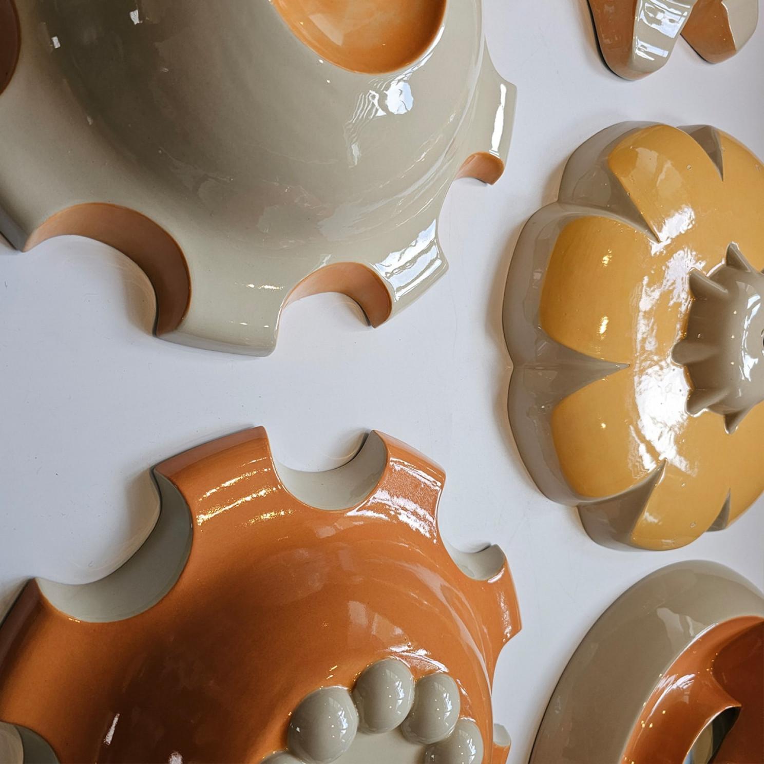 1 delle 7 lampade in ceramica colorata, Rosette di Jeanine Keizer, 1990 in vendita 1