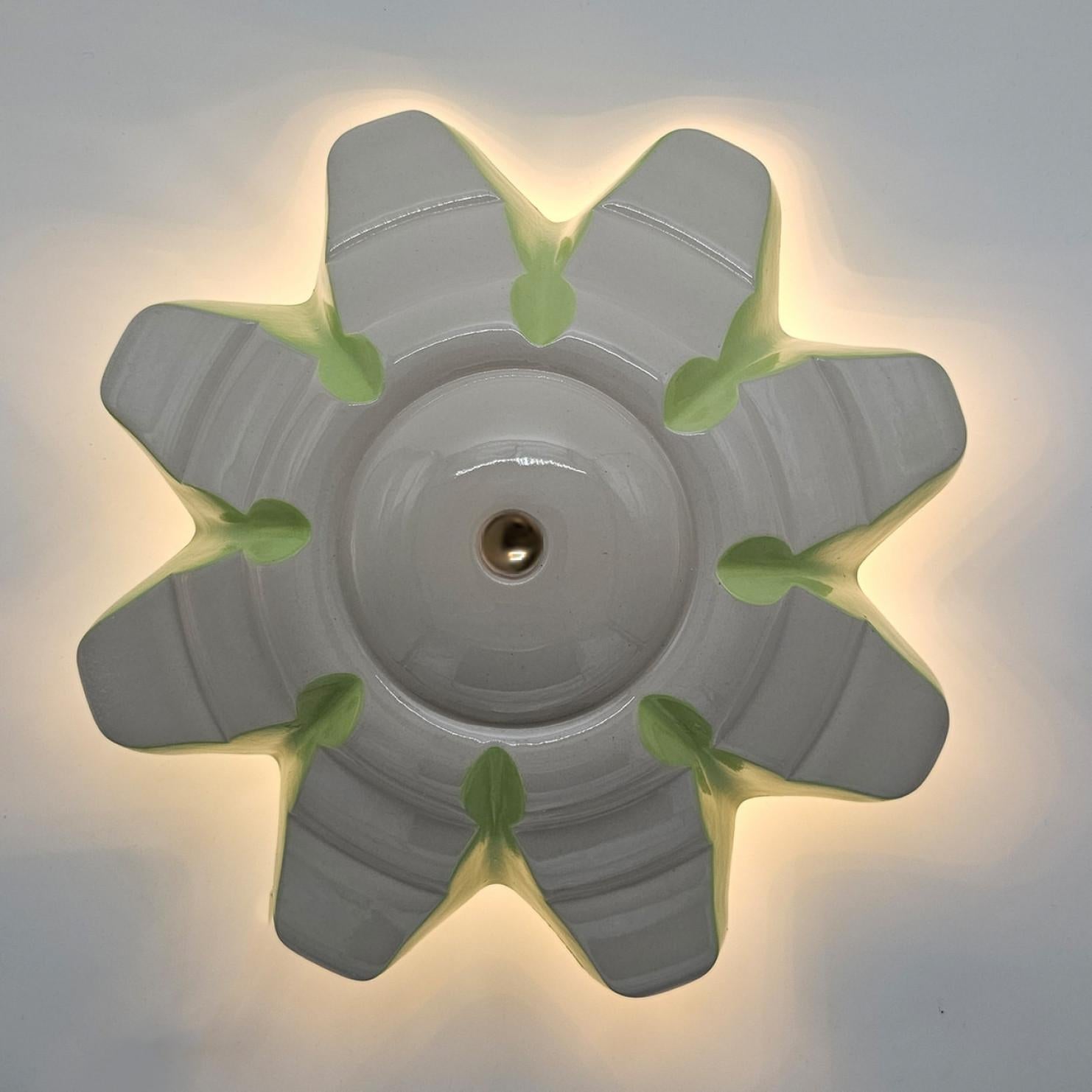 Céramique 1 des 7 lampes en céramique verte, Rosettes de Jeanine Keizer, 1990 en vente