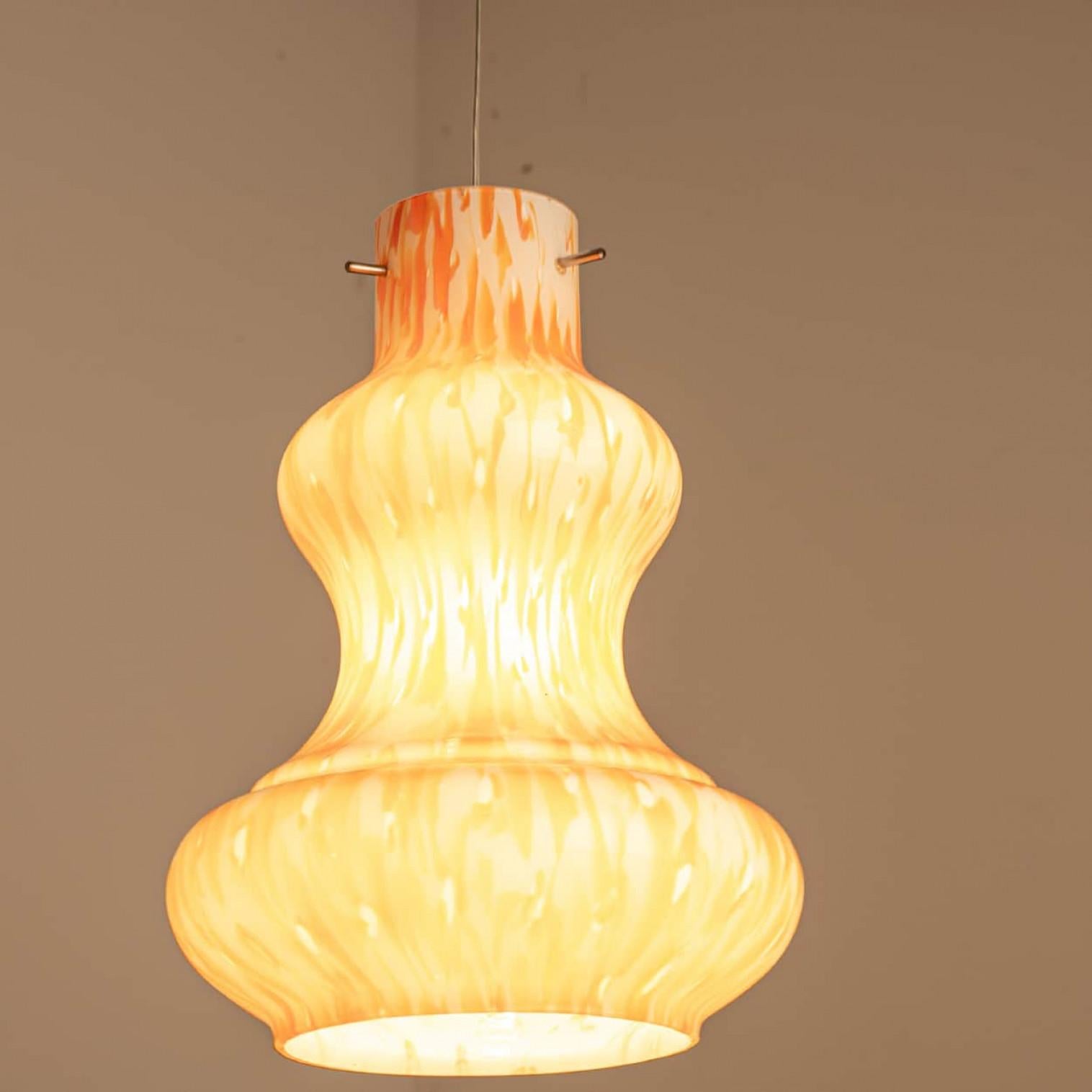 1 of the 7 Murano Glass Pendant Lights by Massimo Vignelli for Venini, 1960 For Sale 5
