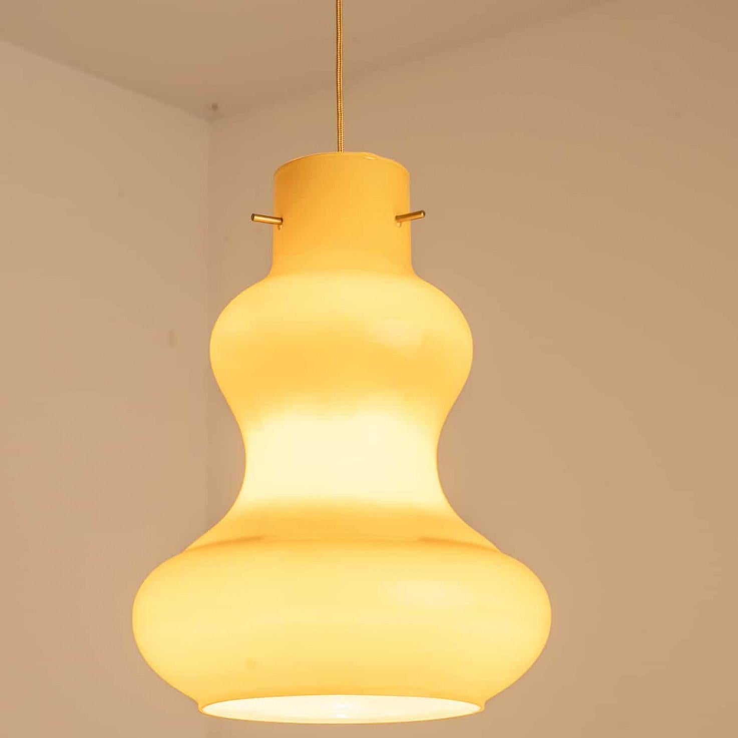 1 of the 7 Murano Glass Pendant Lights by Massimo Vignelli for Venini, 1960 For Sale 7