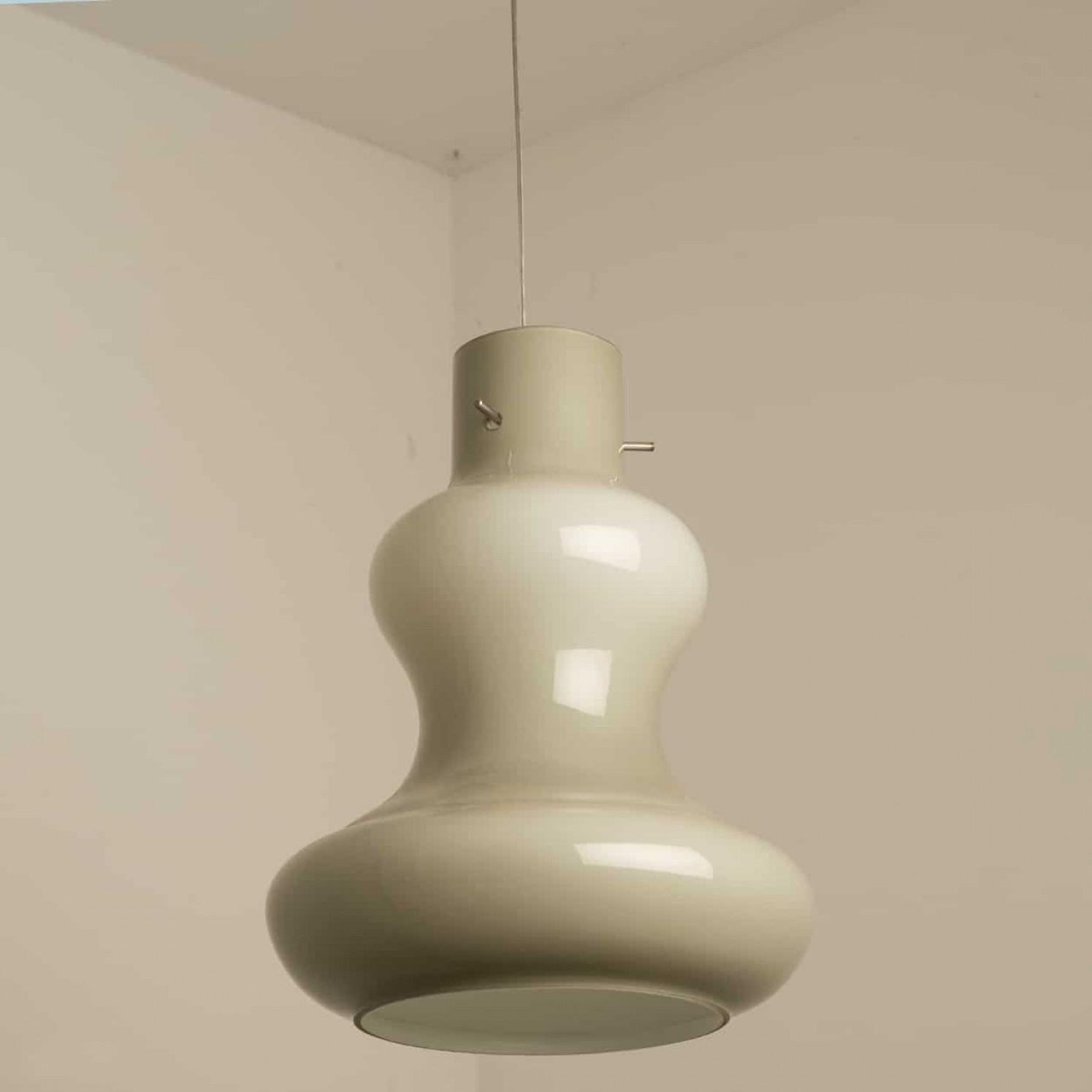 1 of the 7 Murano Glass Pendant Lights by Massimo Vignelli for Venini, 1960 In Good Condition For Sale In Rijssen, NL