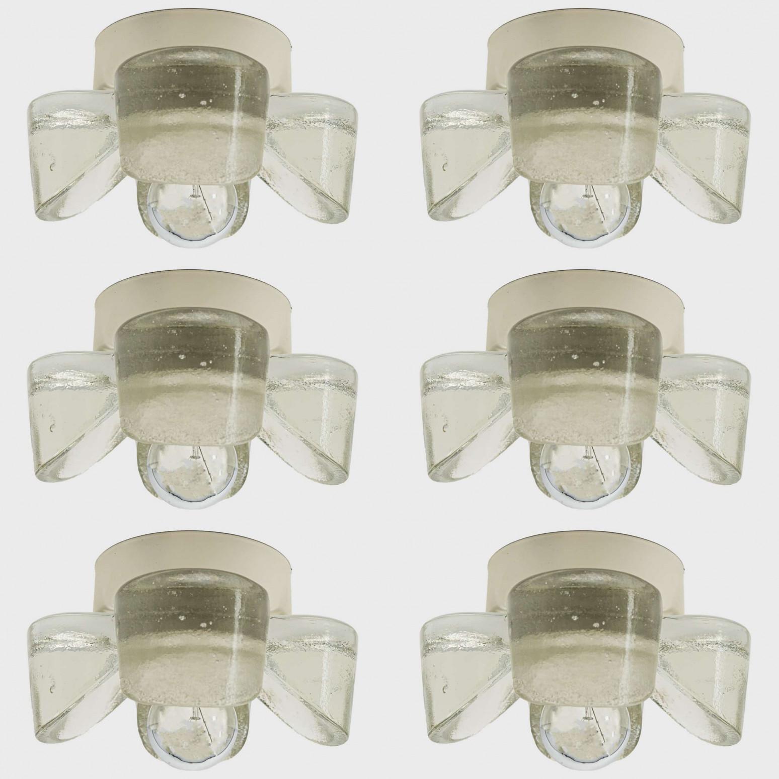 Allemand 1 des 8 appliques en verre bullé Flush Mounts Allemagne, 1970 en vente