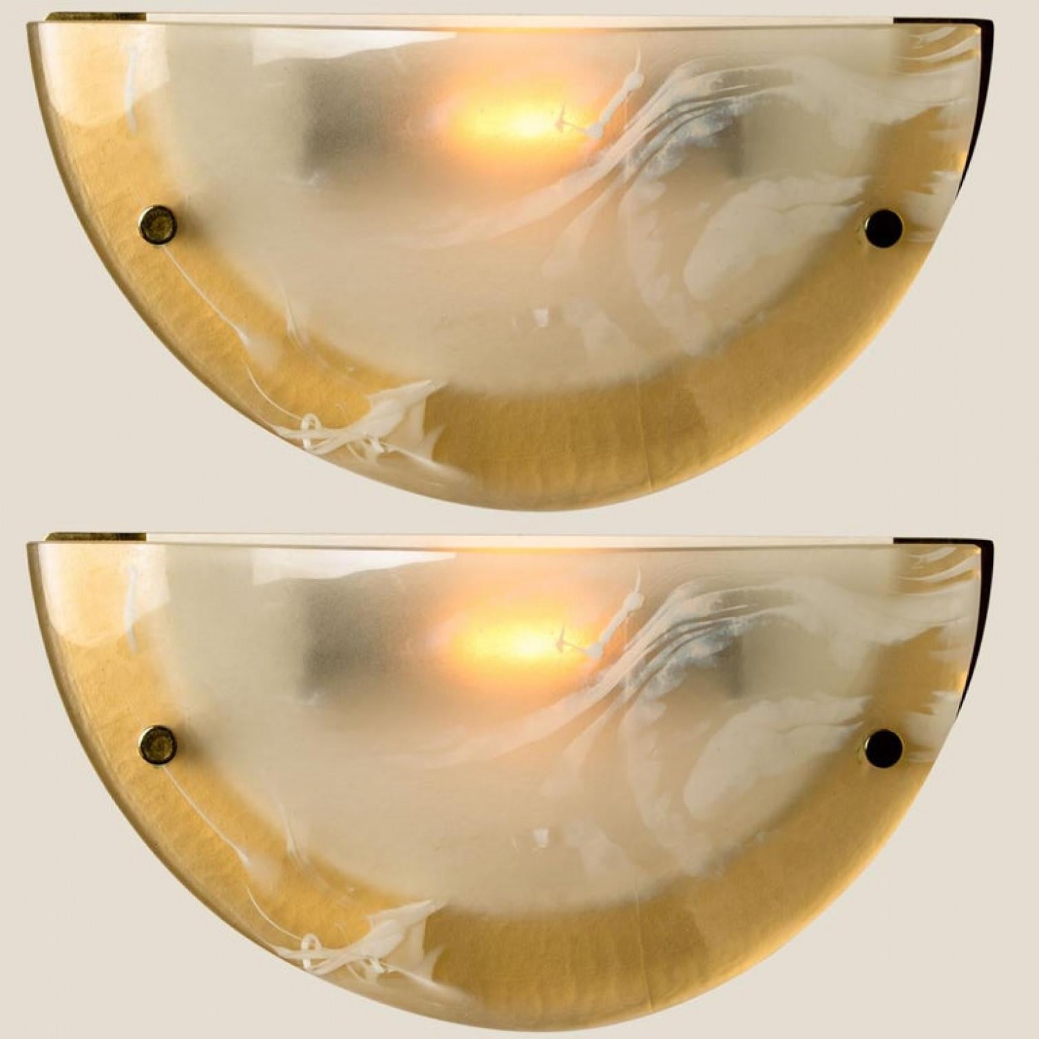 1 of the 8 Murano Brass and Glass Wall Lights, Hillebrand, 1975 In Good Condition For Sale In Rijssen, NL